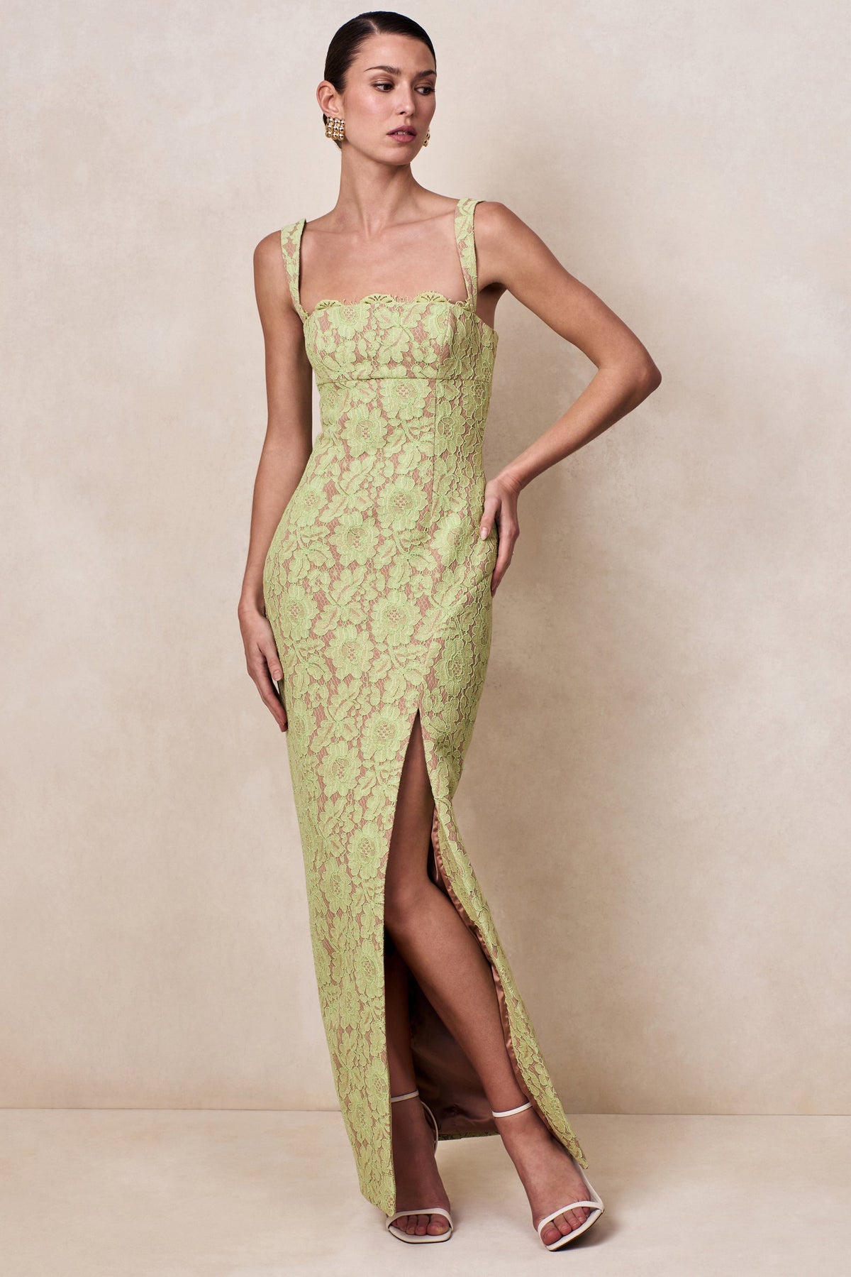 CL13725103706_ECM_CL137251037_-_Zarisse___Green_Lace_Square-Neck_Maxi_Dress_01