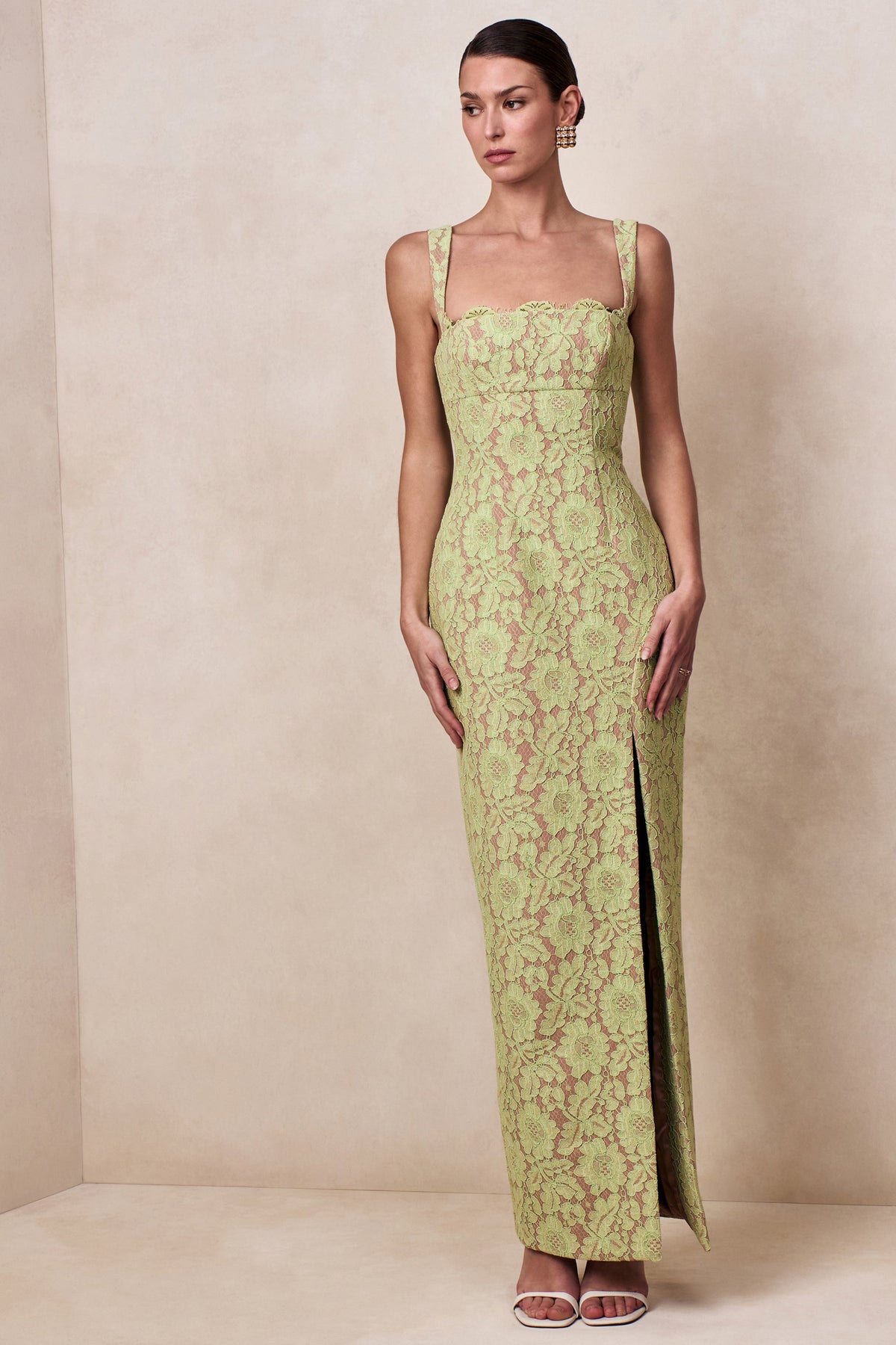 CL13725103706_ECM_CL137251037_-_Zarisse___Green_Lace_Square-Neck_Maxi_Dress_04