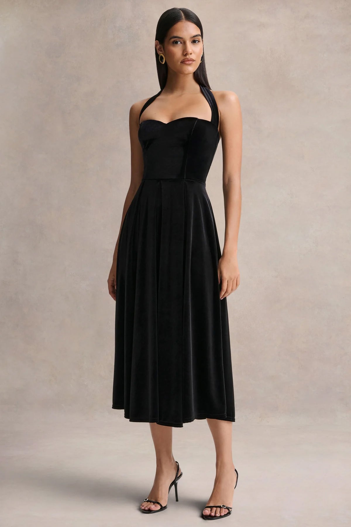 CL137524001_Esmeray-_-Black-Velvet-Sweetheart-Neck-Midi-Dress_04a.jpg