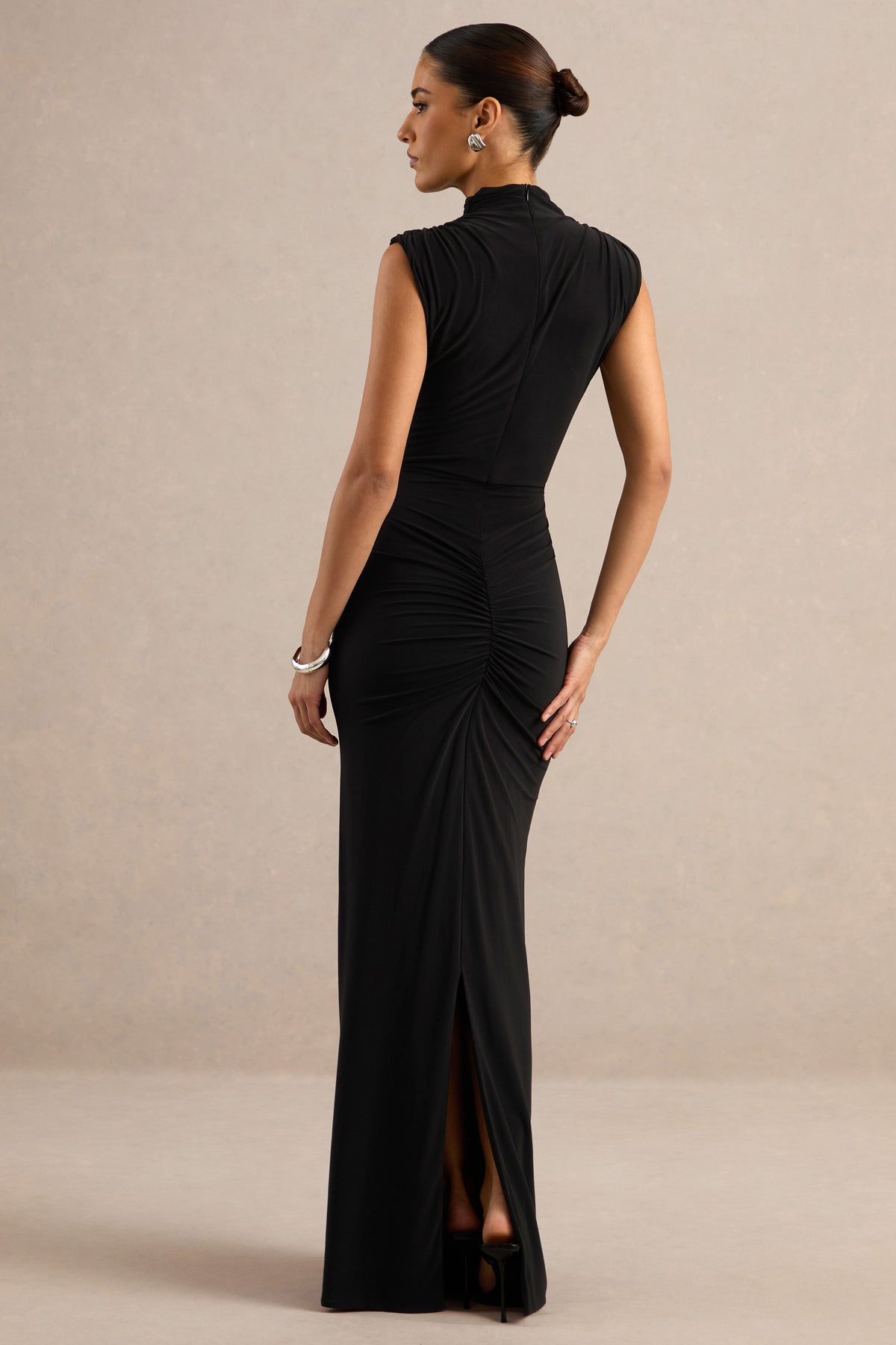 ECM_HR_CL137765001_Isona_Black 34.jpg