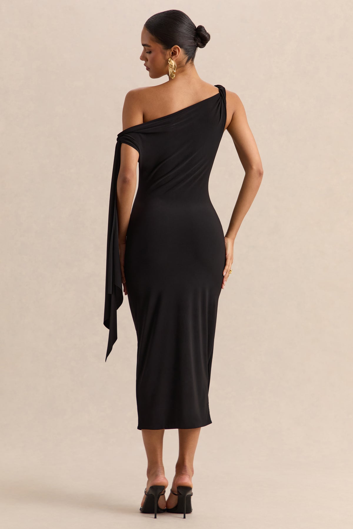 ECM_HR_CL137892001---Arcelia---Black-Asymmetric-Neck-Midi-Dress-With-Knot-Sleeve-Detail-04.jpg