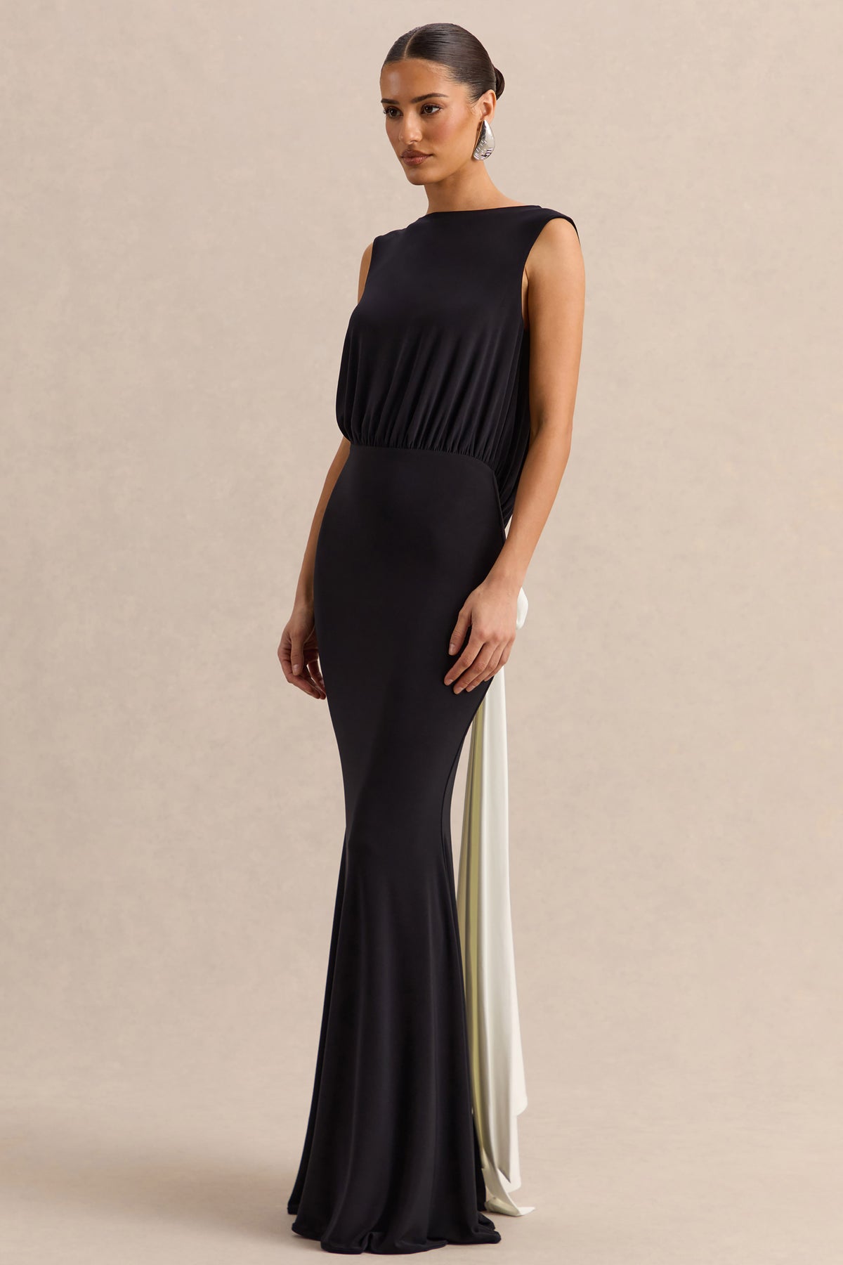 ECM_HR_CL138003001---Elicette-Black-Round-Neck-Maxi-Dress-With-Open-Back-And-Bow-Detail-3.jpg
