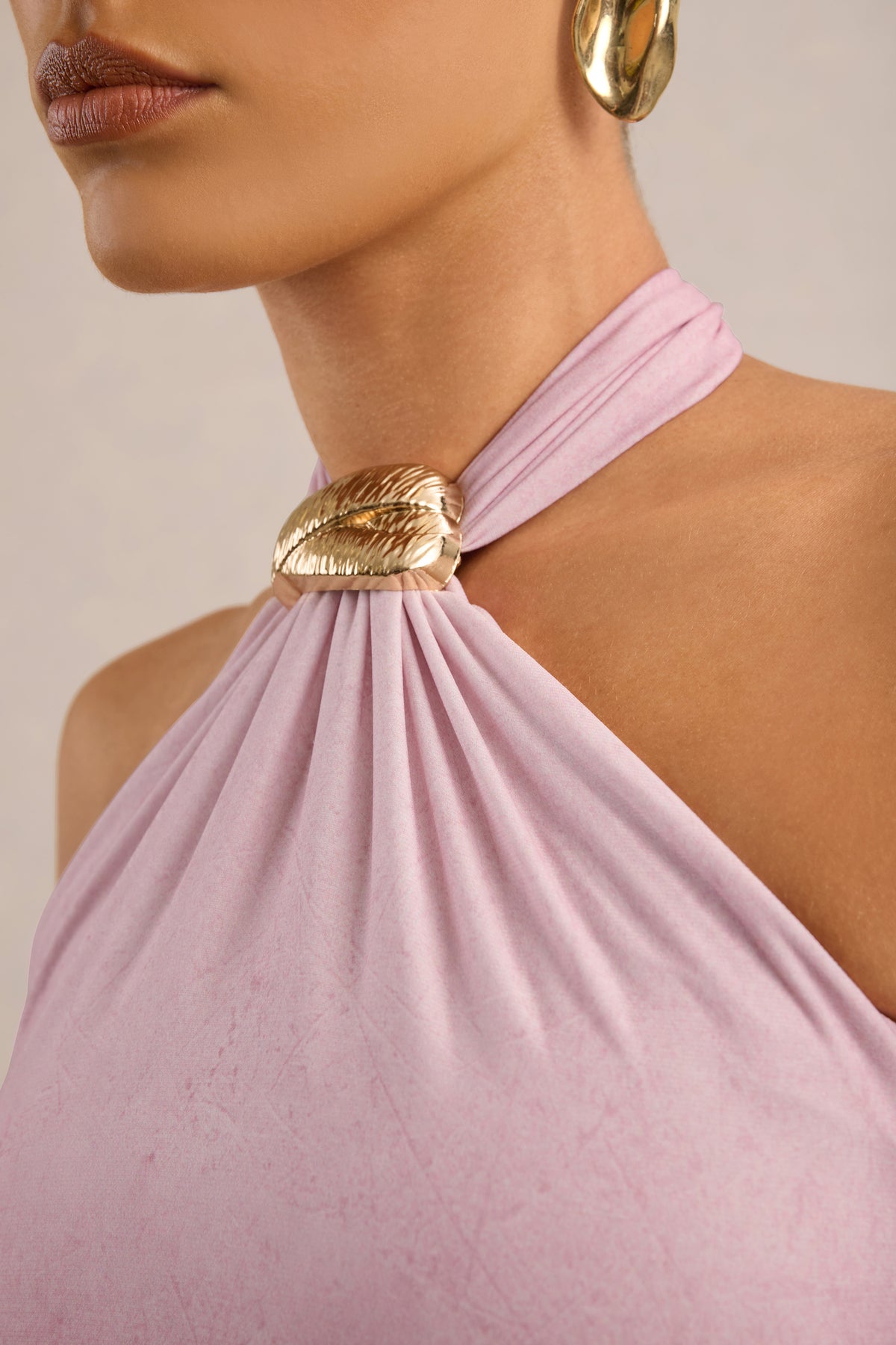 ECM_HR_CL138118101 - Thera _ Berry Ombre Halter-Neck Maxi Dress With Gold Detail4.jpg