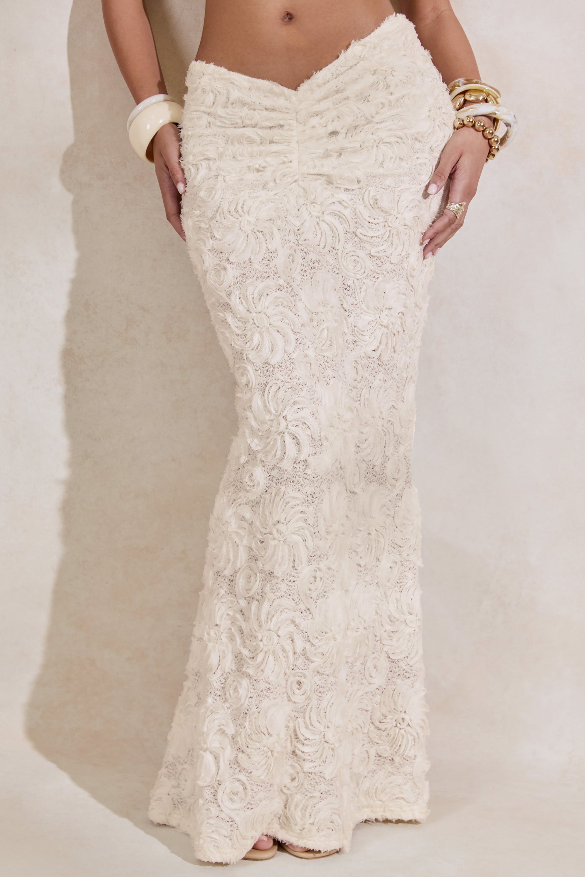 CL13847811008_ECM_HR_CL138478110---Arlina-_-White-Lace-Maternity-Maxi-Skirt-With-Gathered-Detailing-_-CL138477110---Arlina-_-White-Lace-Scoop-Neck-Maternity-Crop-Top-10