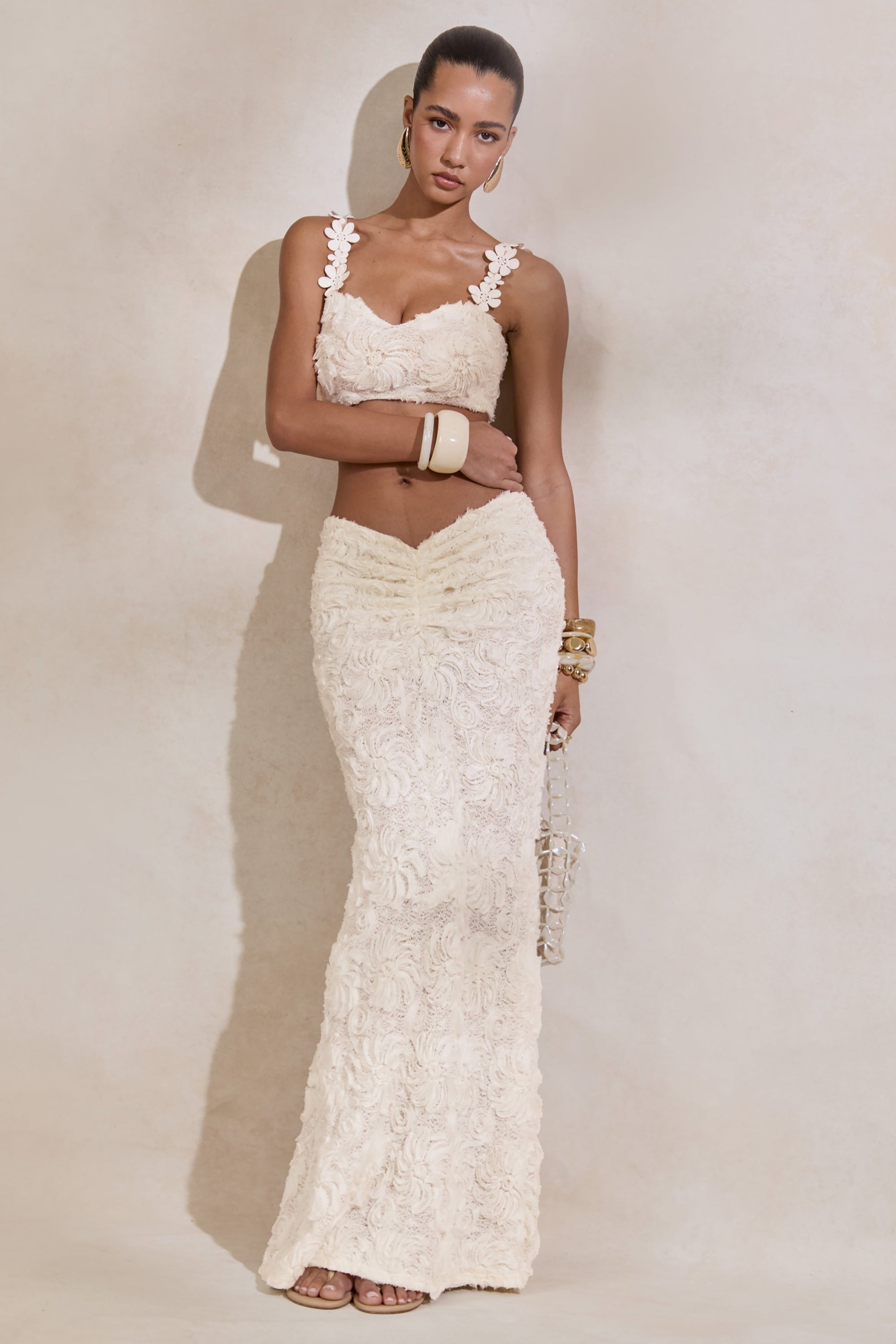 CL13847811008_ECM_HR_CL138478110---Arlina-_-White-Lace-Maternity-Maxi-Skirt-With-Gathered-Detailing-_-CL138477110---Arlina-_-White-Lace-Scoop-Neck-Maternity-Crop-Top-6