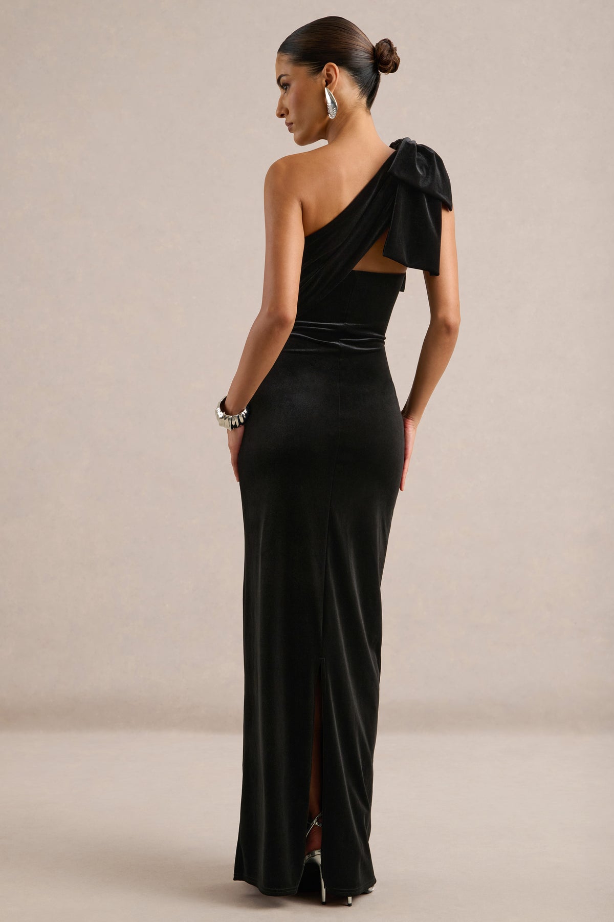 ECM_HR_CL138732001 - Zephira _ Black Velvet Asymmetric-Neck Maxi Dress With Bow Detail5.jpg