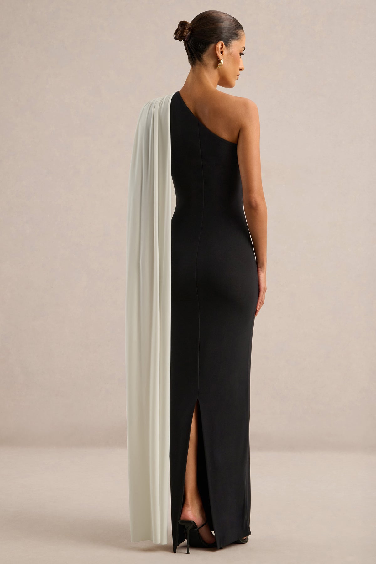 ECM_HR_CL138824002 - Liliana _ Monochrome Maxi Dress with Cape Detailing6.jpg