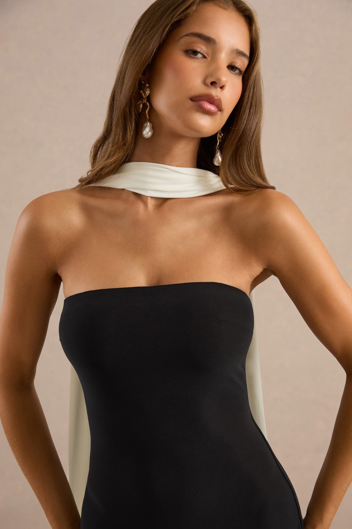 ECM_HR_CL138984001 - Galrissa Monochrome Bandeau Pleated Skirt Maxi Dress with Neck Scarf4.jpg