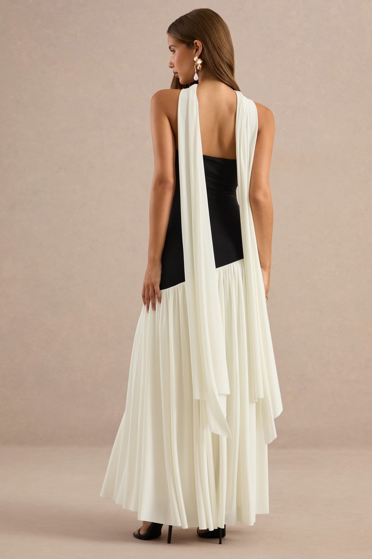 ECM_HR_CL138984001 - Galrissa Monochrome Bandeau Pleated Skirt Maxi Dress with Neck Scarf5.jpg