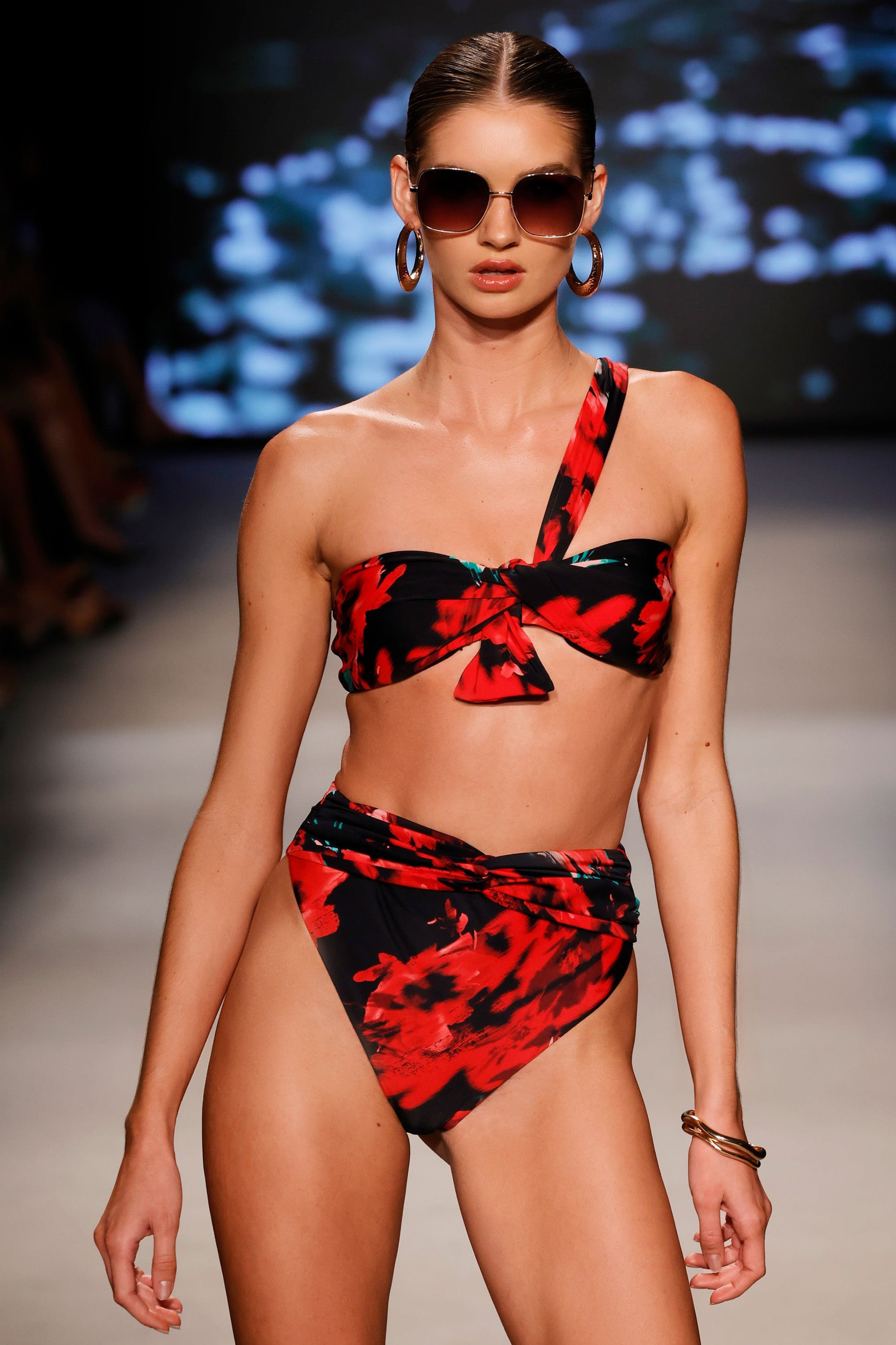 Bowline | Multi wzorzysta góra od bikini wiązana na jedno ramię
