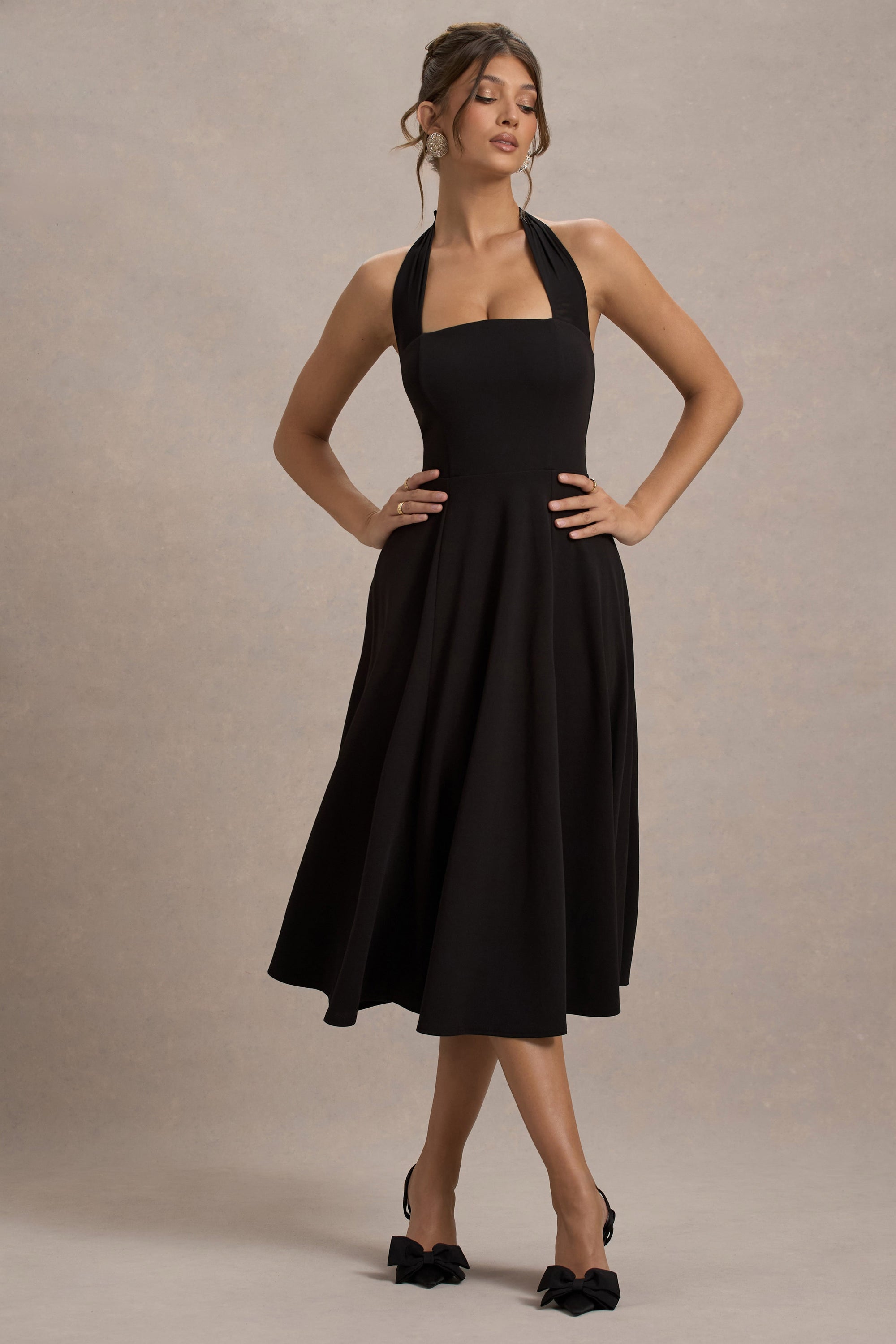 Auburn | Czarna Sukienka Midi z Dekoltem Typu Halter