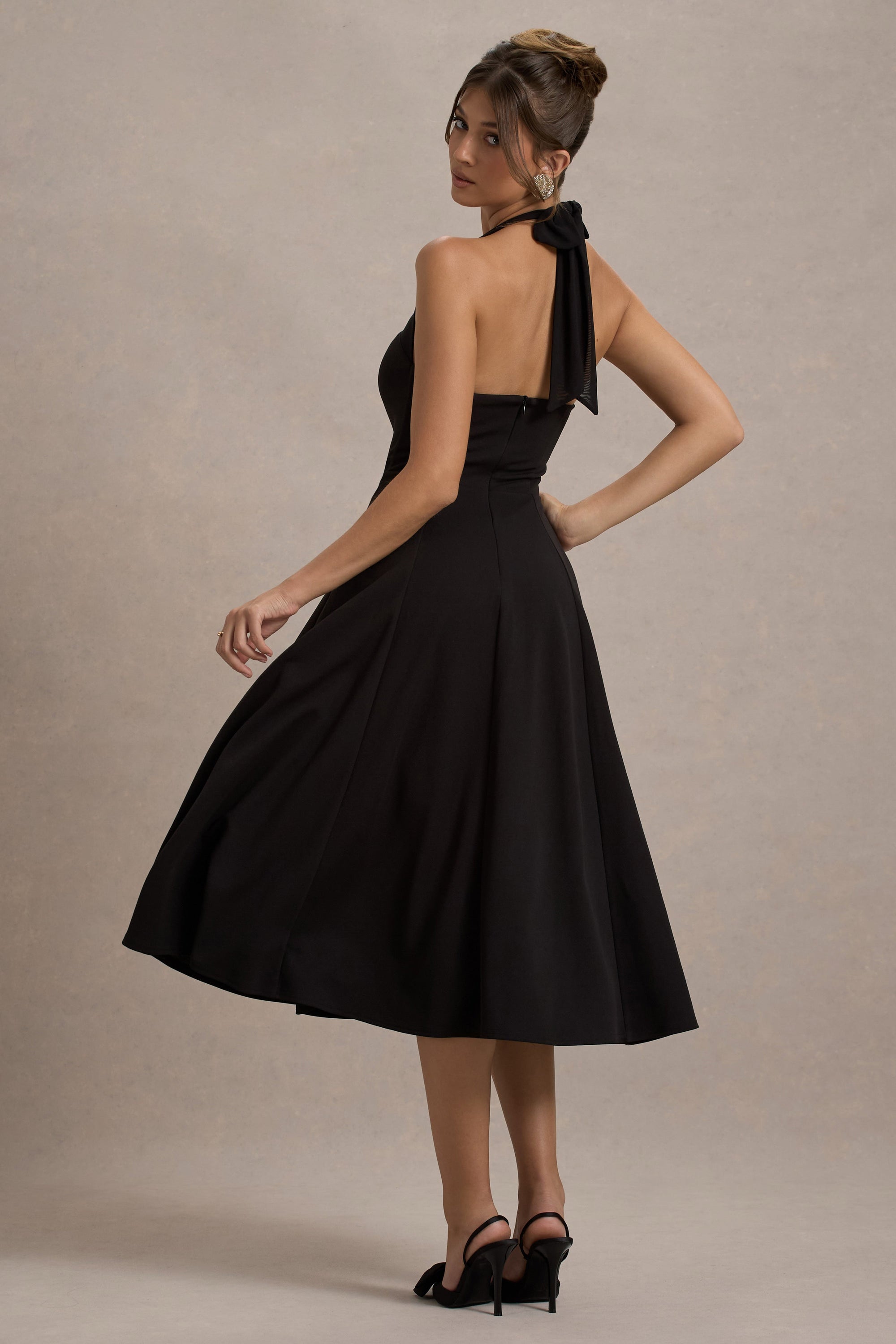 Auburn | Czarna Sukienka Midi z Dekoltem Typu Halter