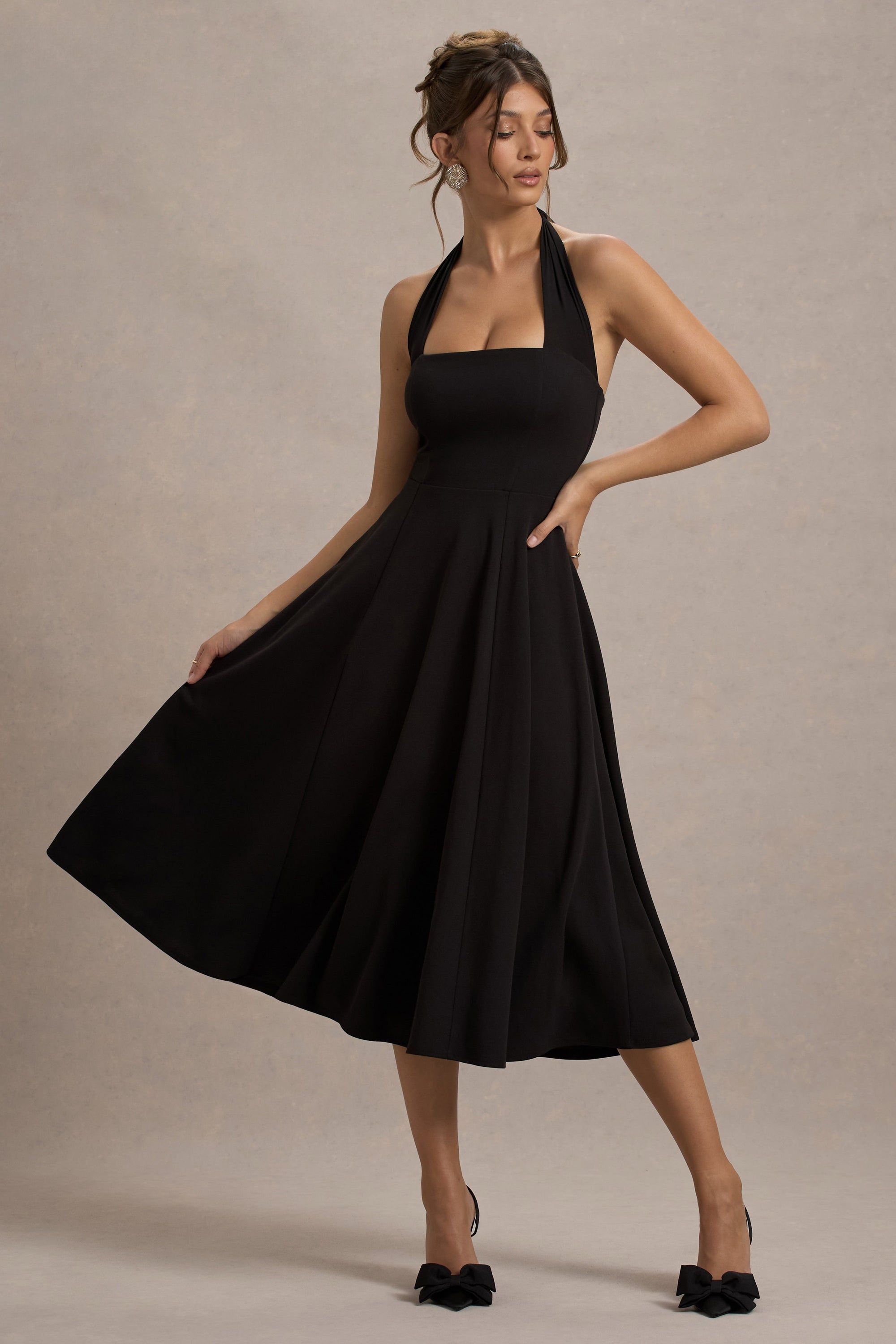 Auburn | Czarna Sukienka Midi z Dekoltem Typu Halter