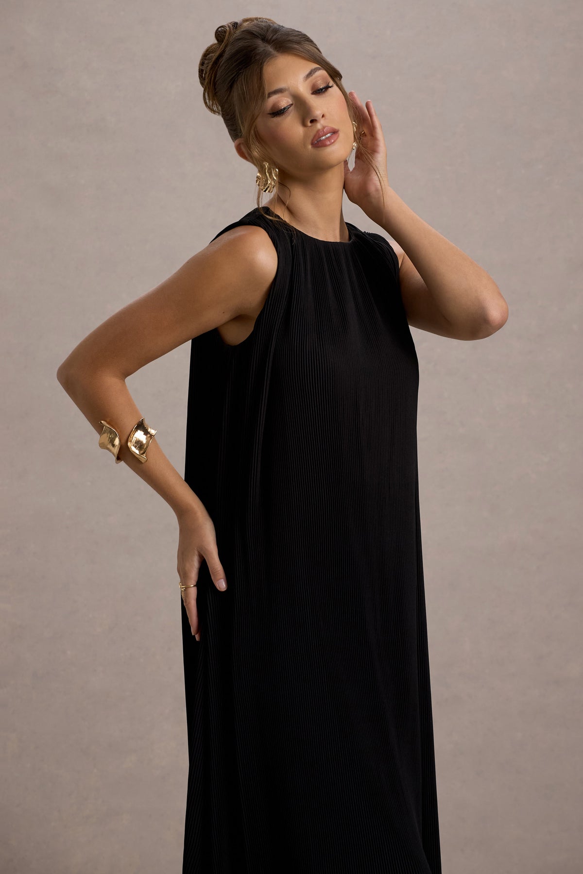 Hazelle | Czarna Szyfonowa Sukienka Maxi z Falbankami