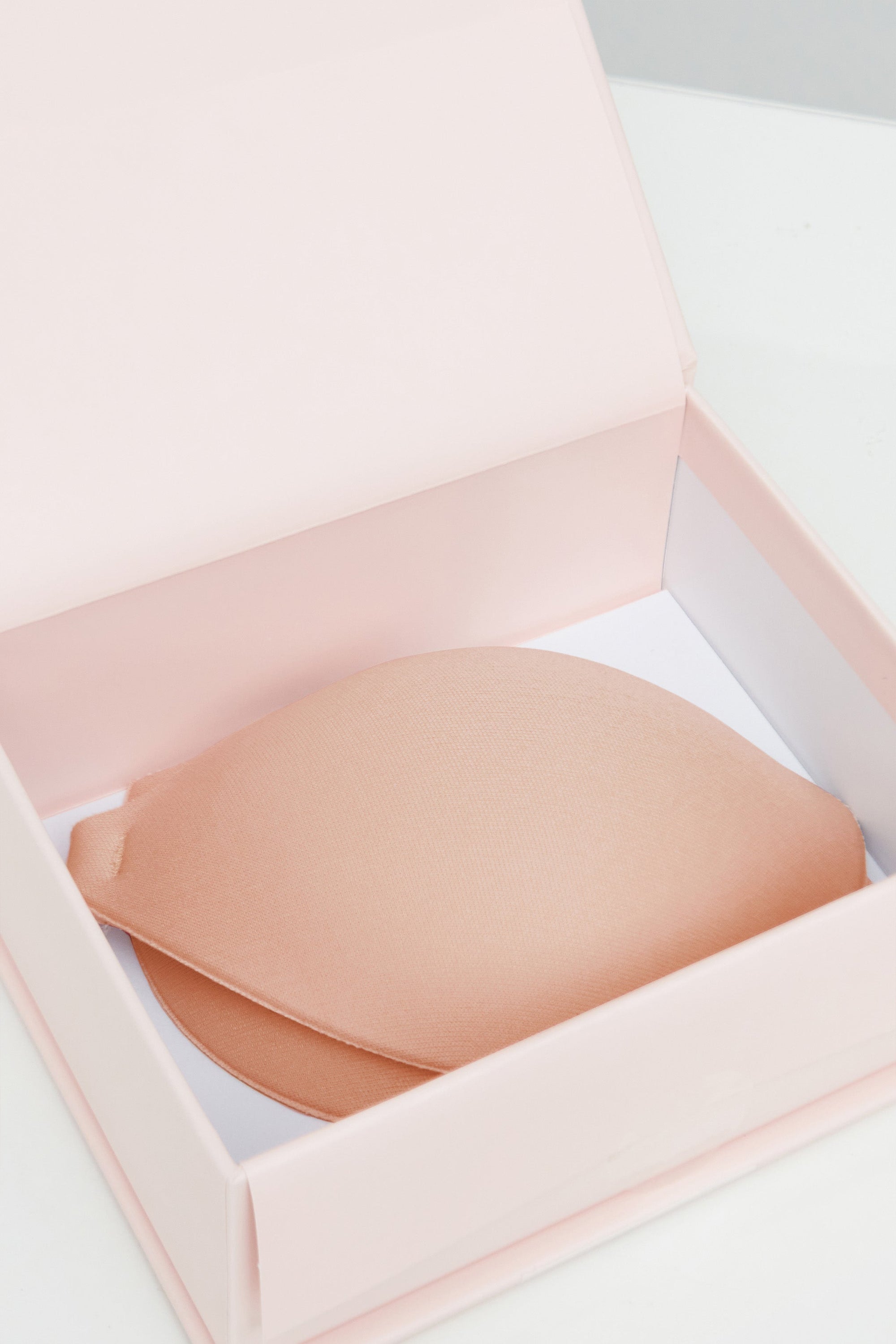 Demi Sticky Bra | Boomba Beżowy Demi przylepny biustonosz