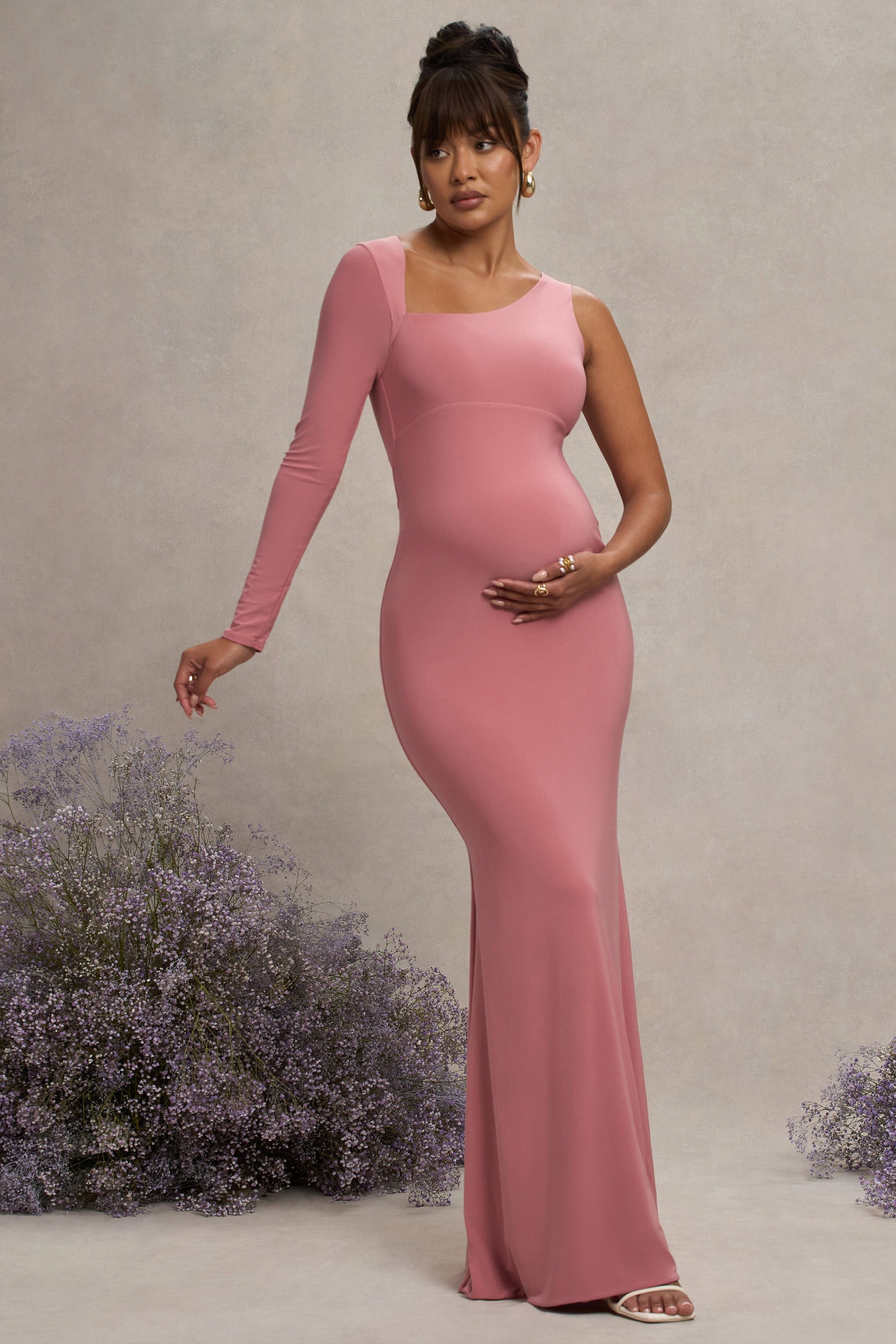 Oh Baby | Pudrowa ciążowa sukienka maxi typu bodycon na jedno ramię