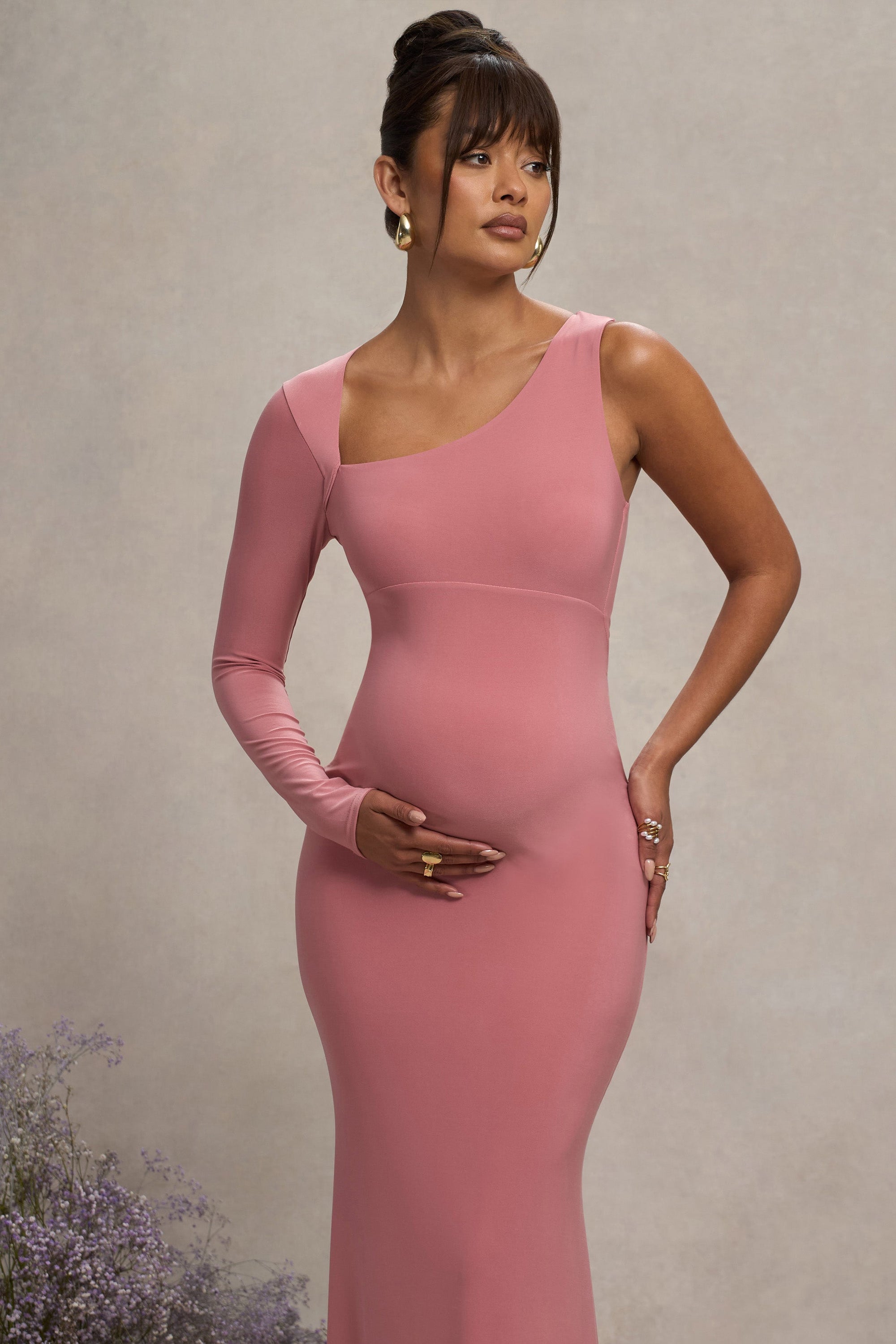 Oh Baby | Pudrowa ciążowa sukienka maxi typu bodycon na jedno ramię