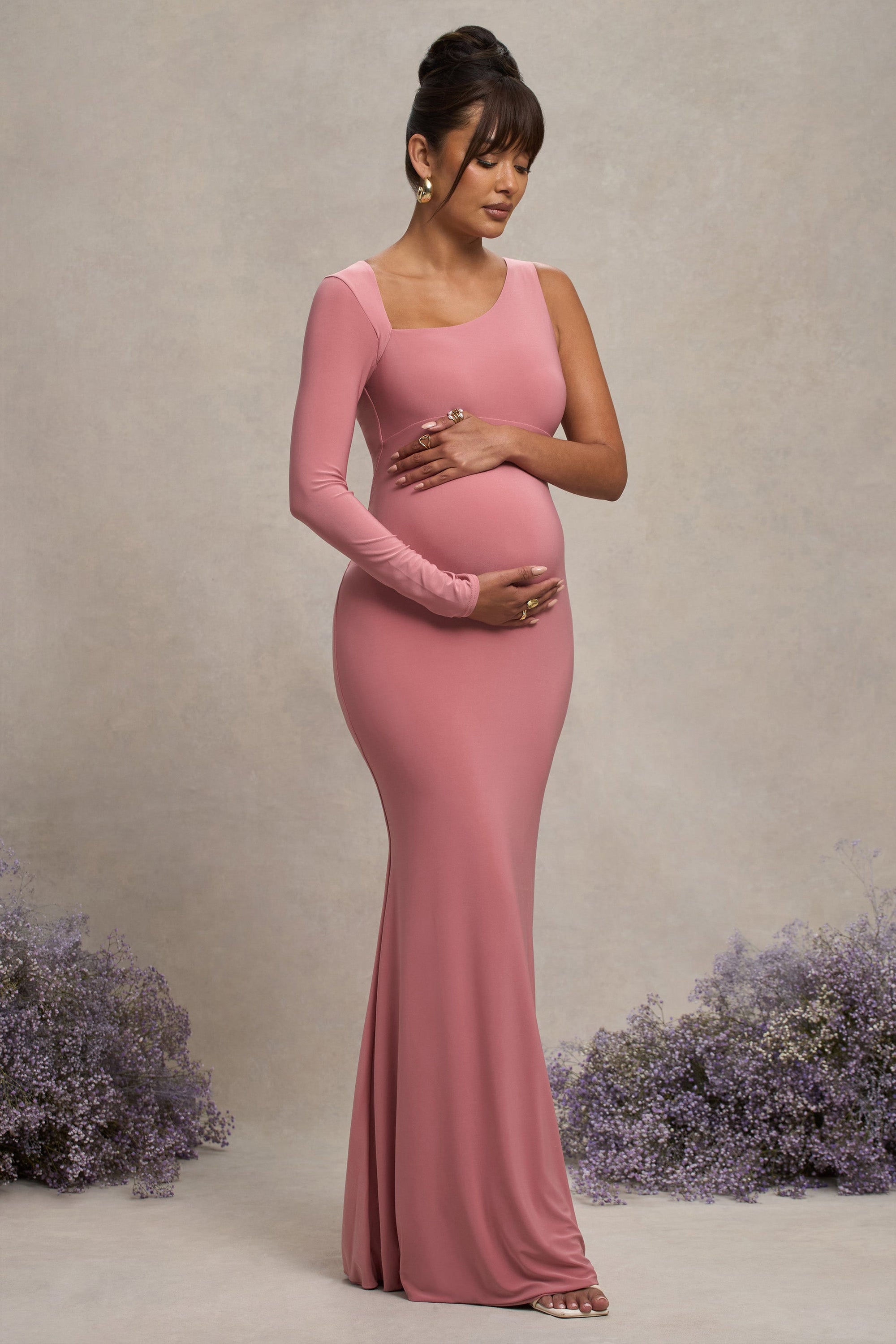 Oh Baby | Pudrowa ciążowa sukienka maxi typu bodycon na jedno ramię
