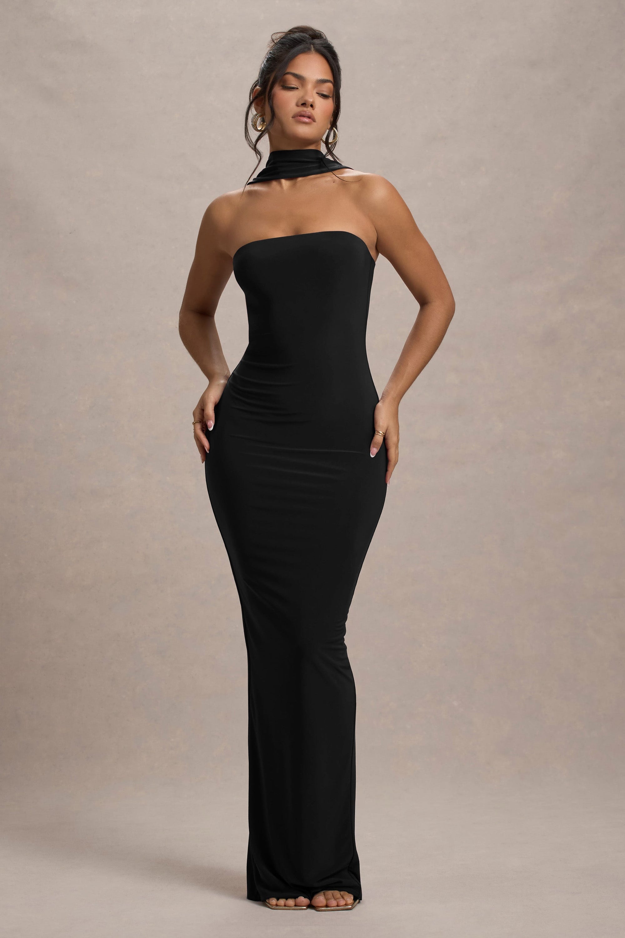 Nobu | Czarna Sukienka Maxi z dekoltem typu Bandeau i kołnierzem typu Halter