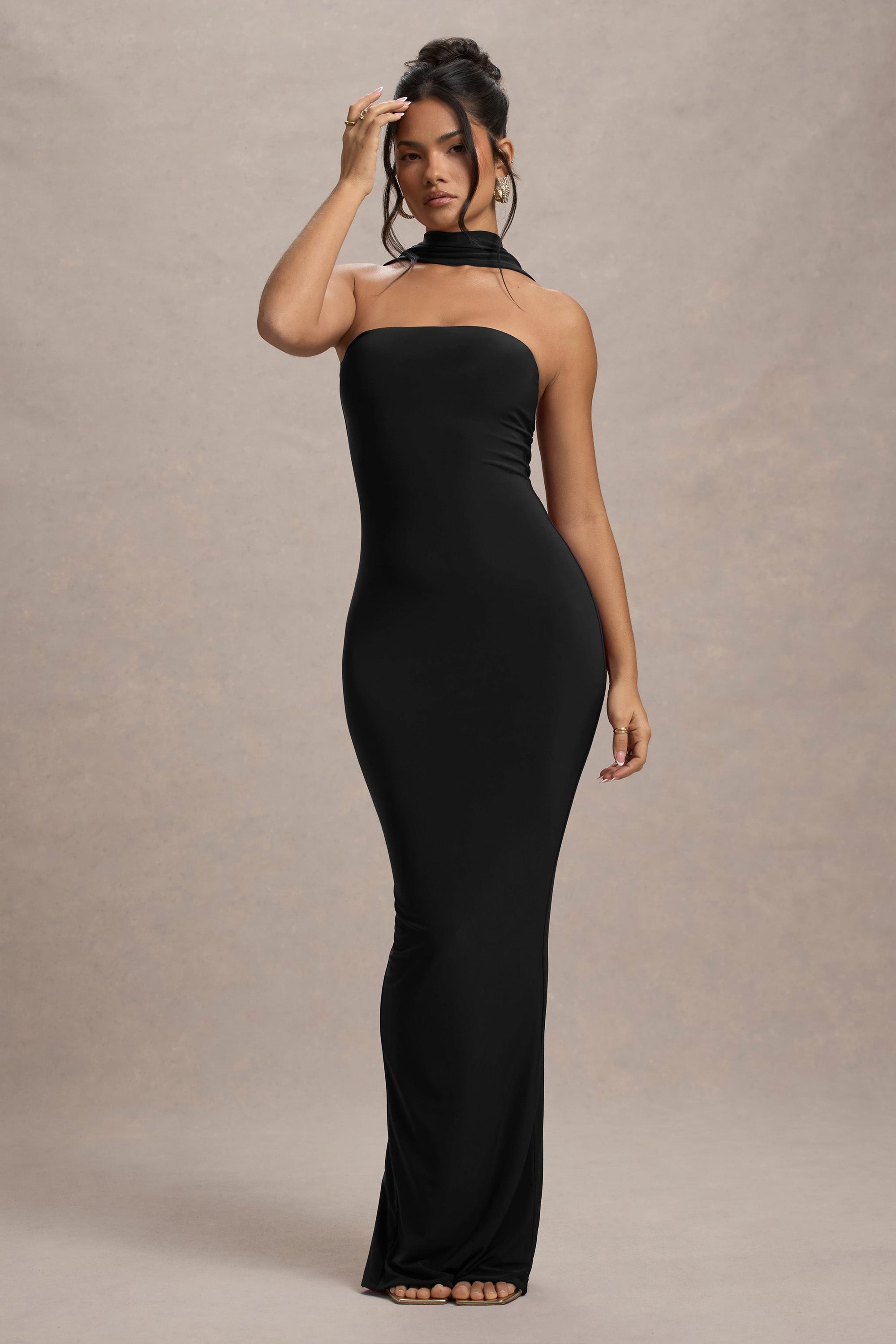 Nobu | Czarna Sukienka Maxi z dekoltem typu Bandeau i kołnierzem typu Halter