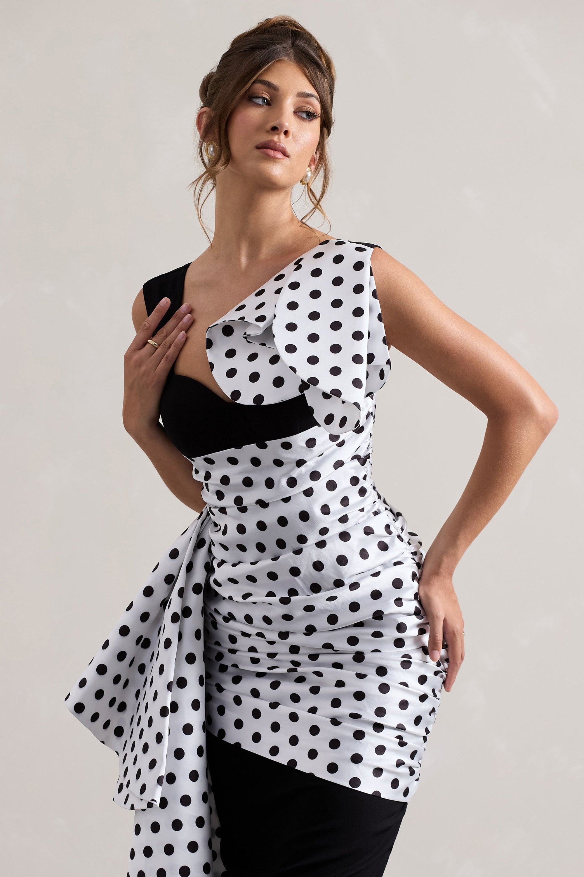 Unattainable | Czarna kopertowa Sukienka Midi w grochy  z efektownym drapowaniem