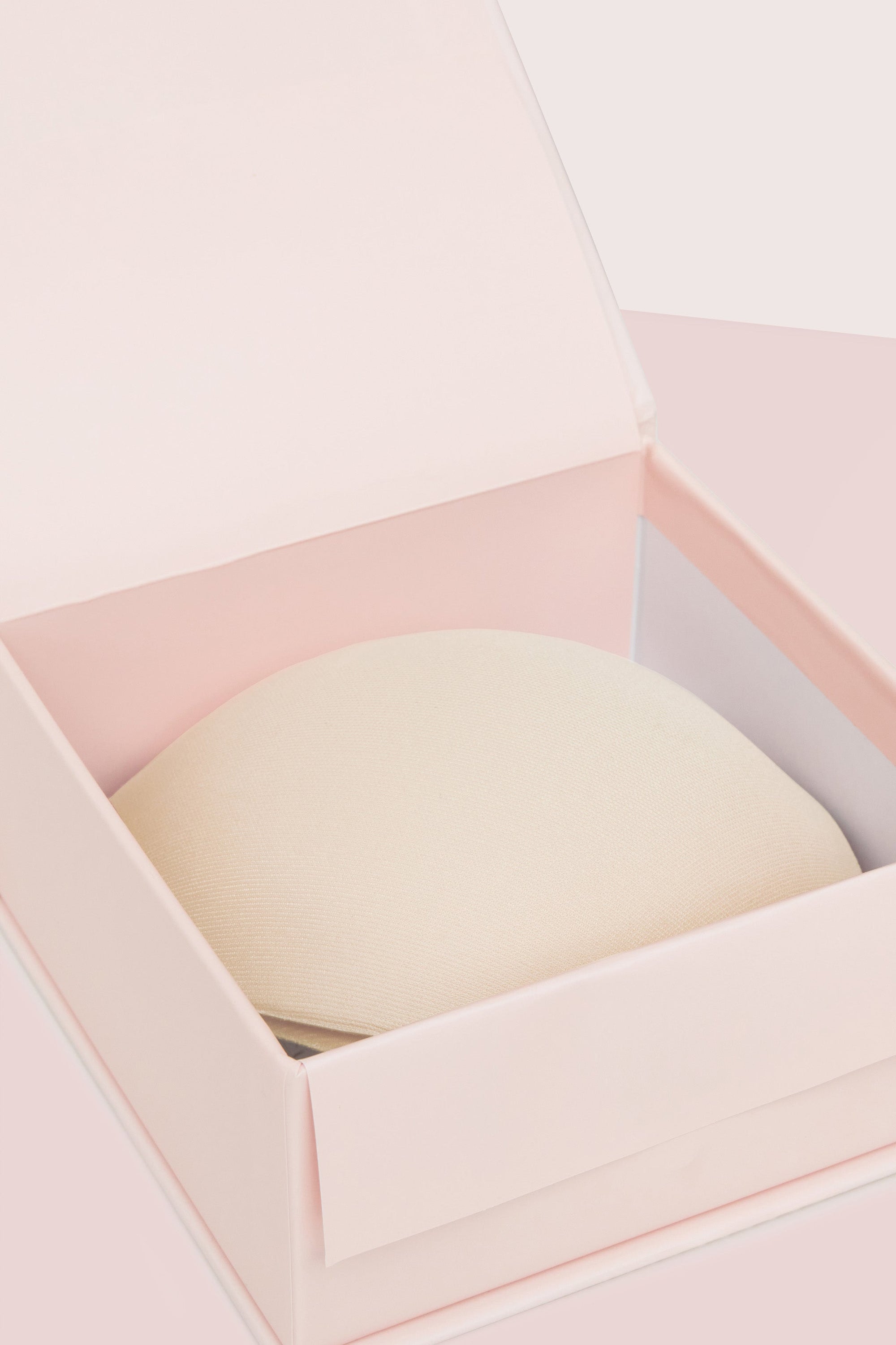 Magic Sticky Bra | Boomba Piaskowy przylepny biustonosz z wkładkami