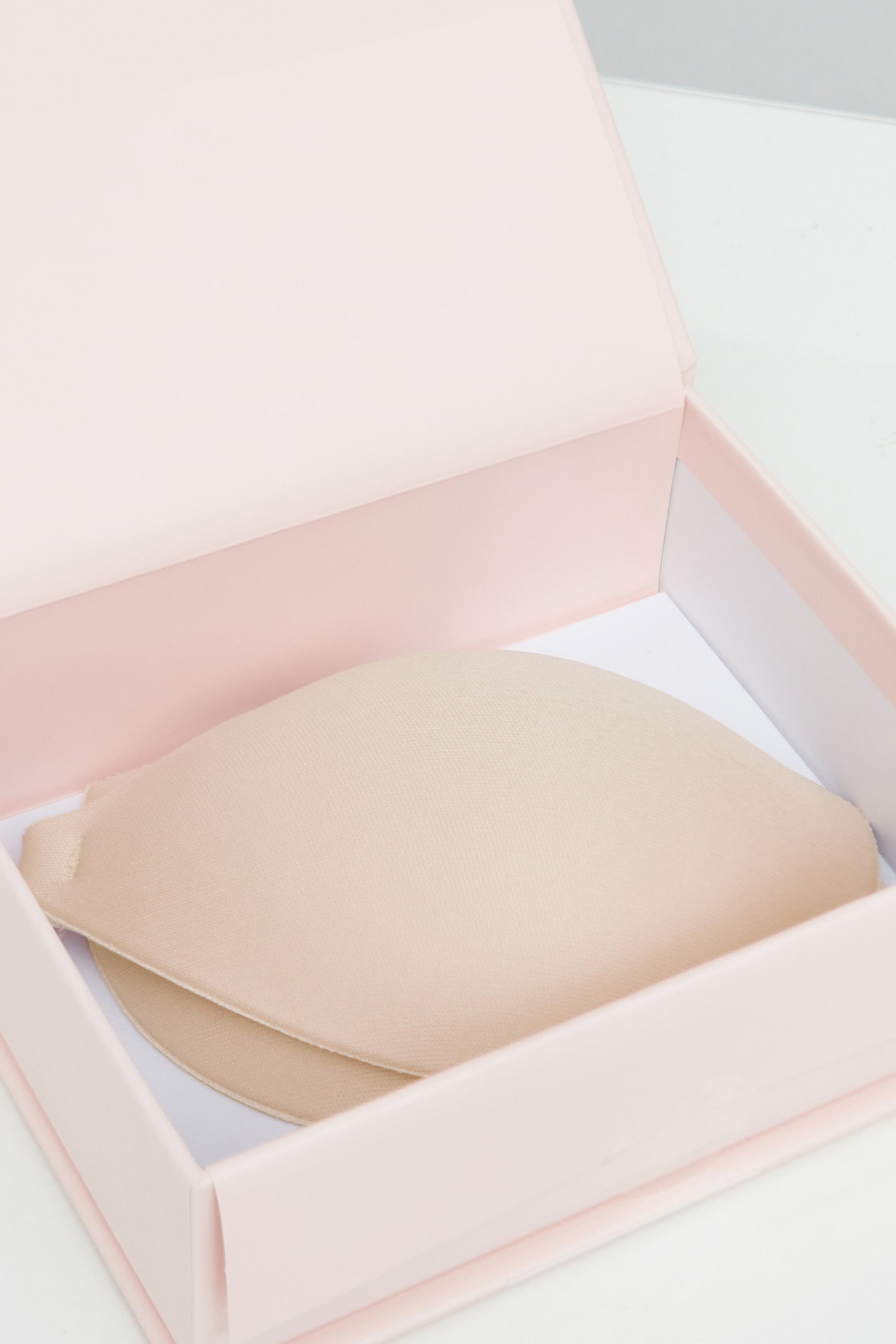 Demi Sticky Bra | Boomba Piaskowy przylepny biustonosz Demi