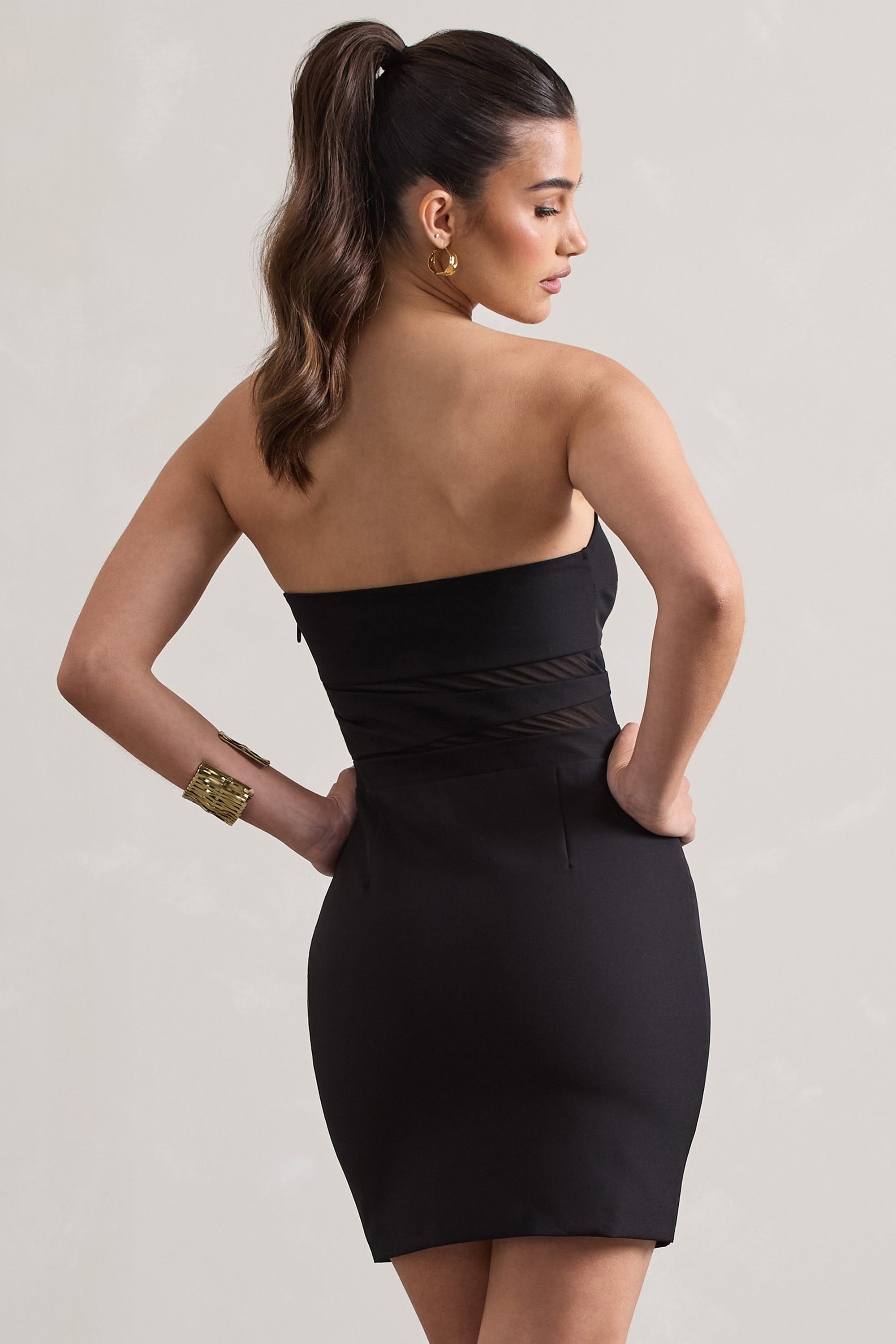 Indie | Czarna Sukienka Mini z Dekoltem Typu Bodycon i Wycięciami