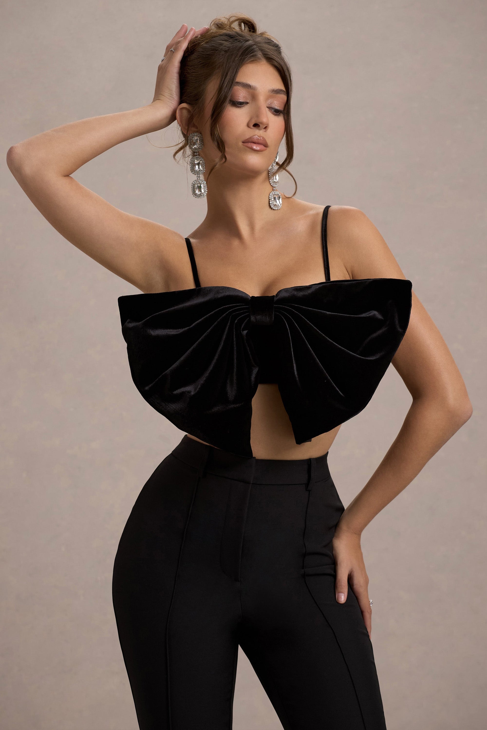 Adya | Czarny Welurowy Crop Top z Kokardą