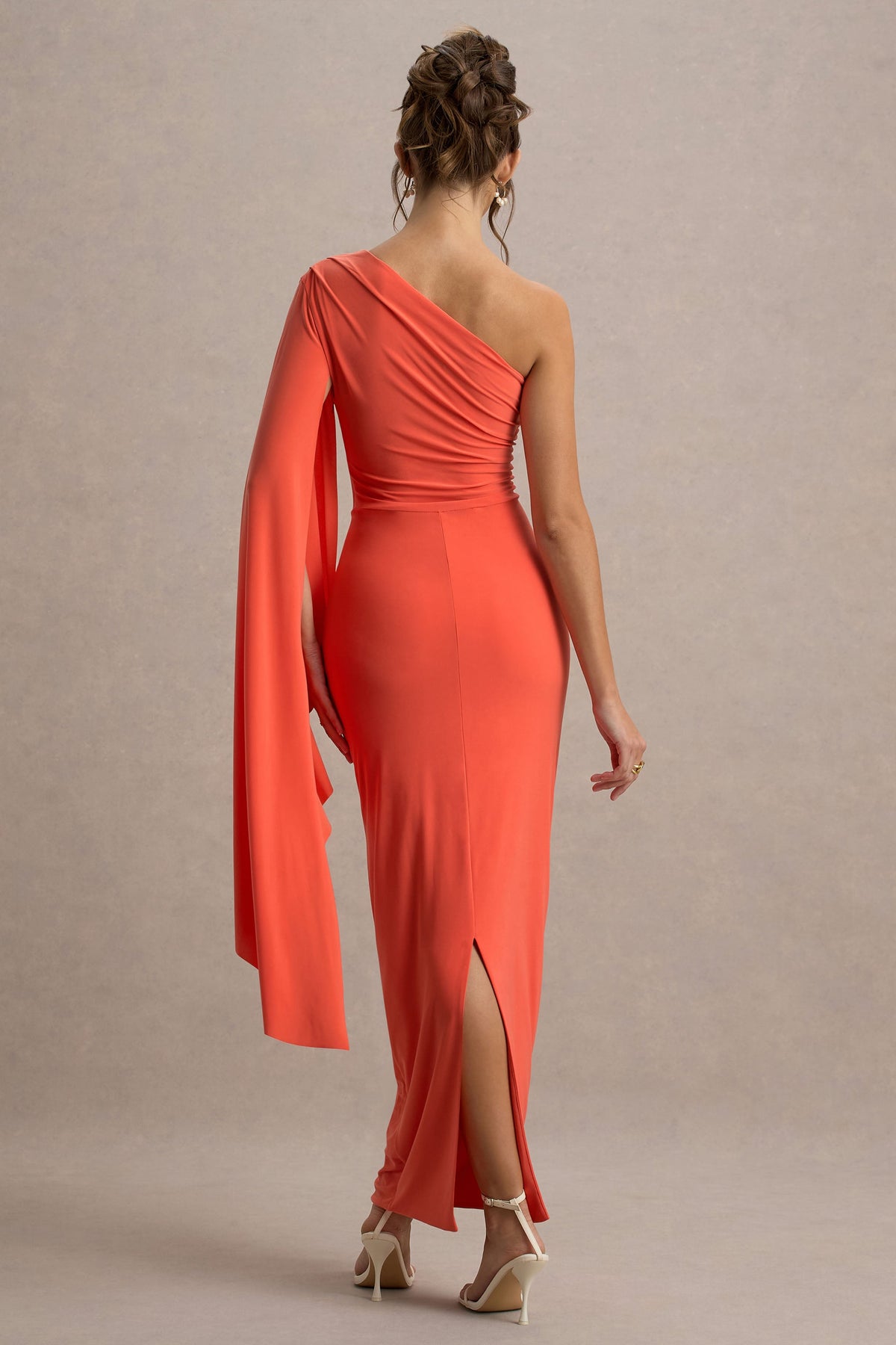 Clementina | Pomarańczowa Asymetryczna Sukienka Maxi z Pelerynowym Rękawem