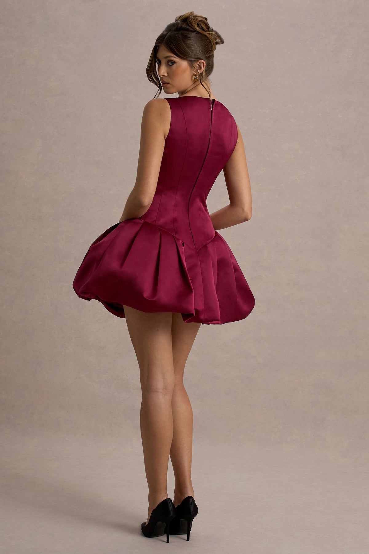 Bramble | Ciemnoczerwona Satynowa Bufiasta Sukienka Mini z Kwadratowym Dekoltem