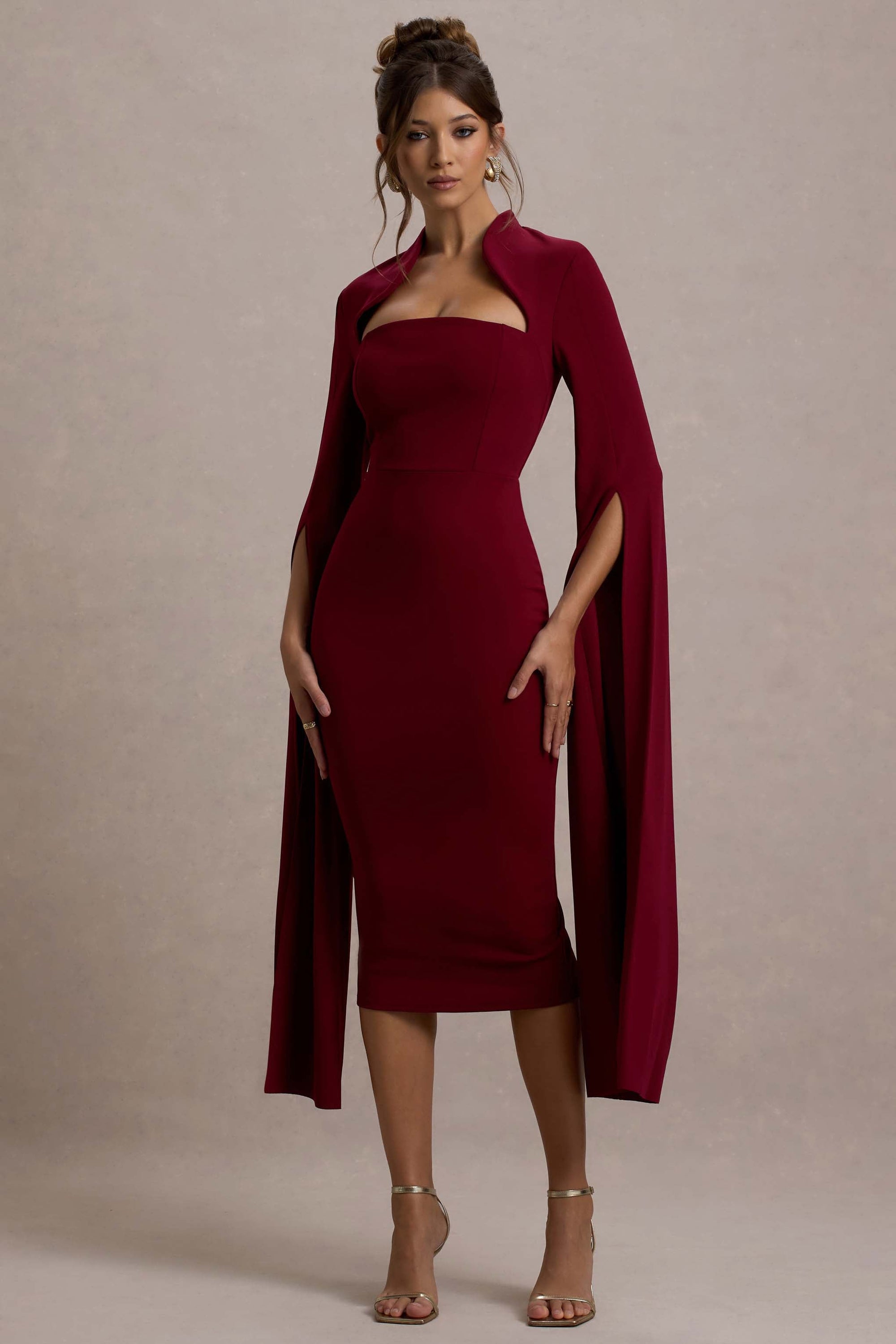 Linden | Bordowa sukienka midi typu bodycon z rękawami typu pelerynka