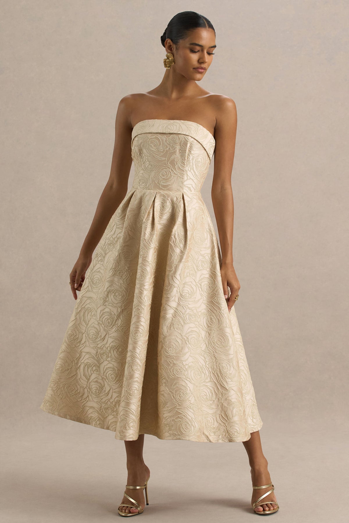 Hypnotic | Złota Żakardowa Sukienka Midi z Dekoltem Typu Bandeau