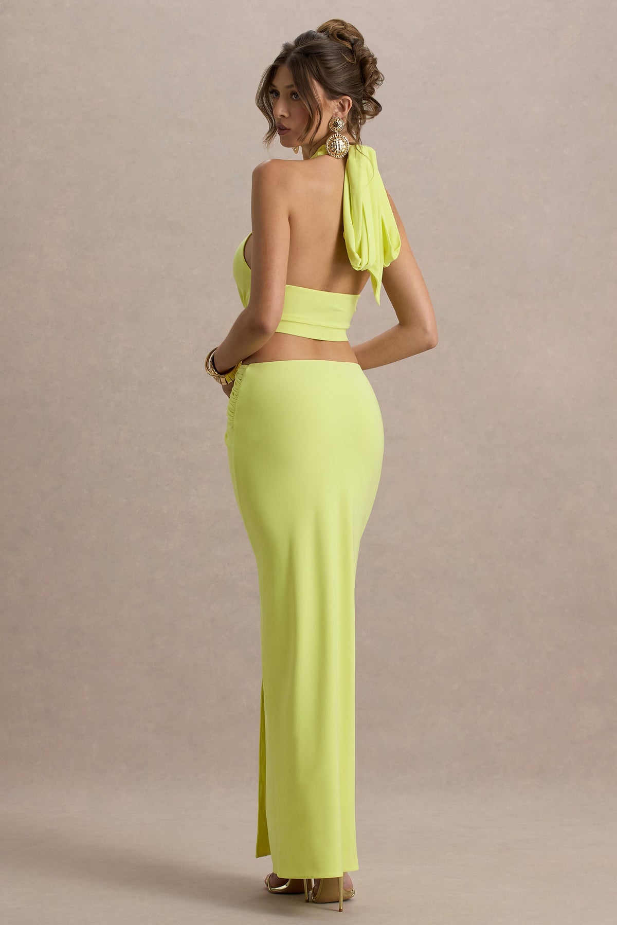 Aura | Zielona Sukienka Maxi z Dekoltem Typu Halter i Wycięciami