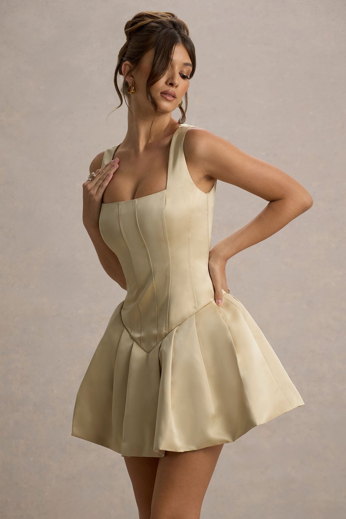 Bramble | Biała Satynowa Bufiasta Sukienka Mini z Kwadratowym Dekoltem