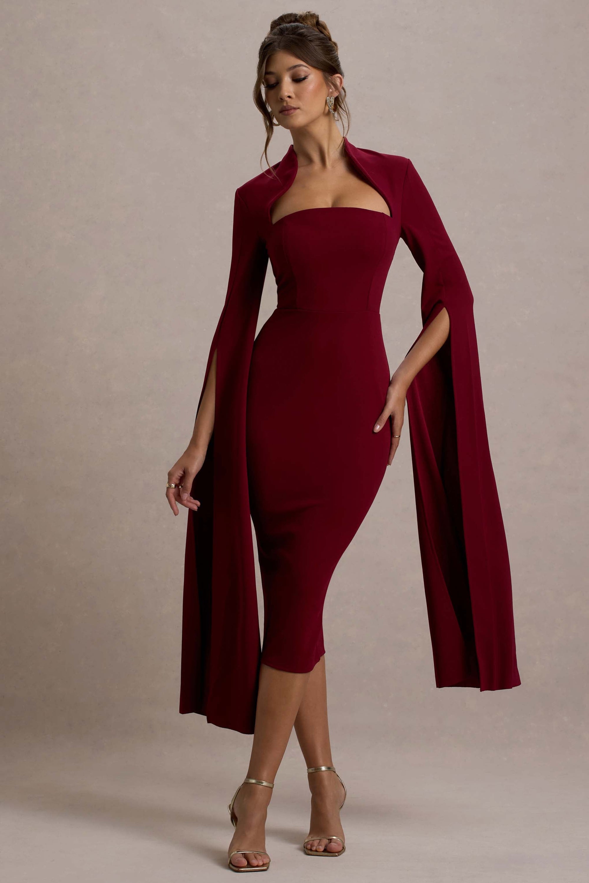Linden | Bordowa sukienka midi typu bodycon z rękawami typu pelerynka