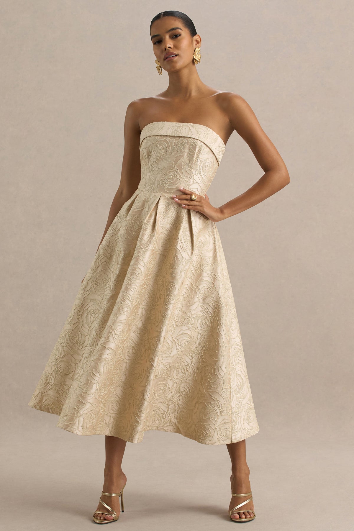 Hypnotic | Złota Żakardowa Sukienka Midi z Dekoltem Typu Bandeau