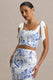 Phoebe | Crop Top w niebieski porcelanowy wzór z wiązanymi ramiączkami