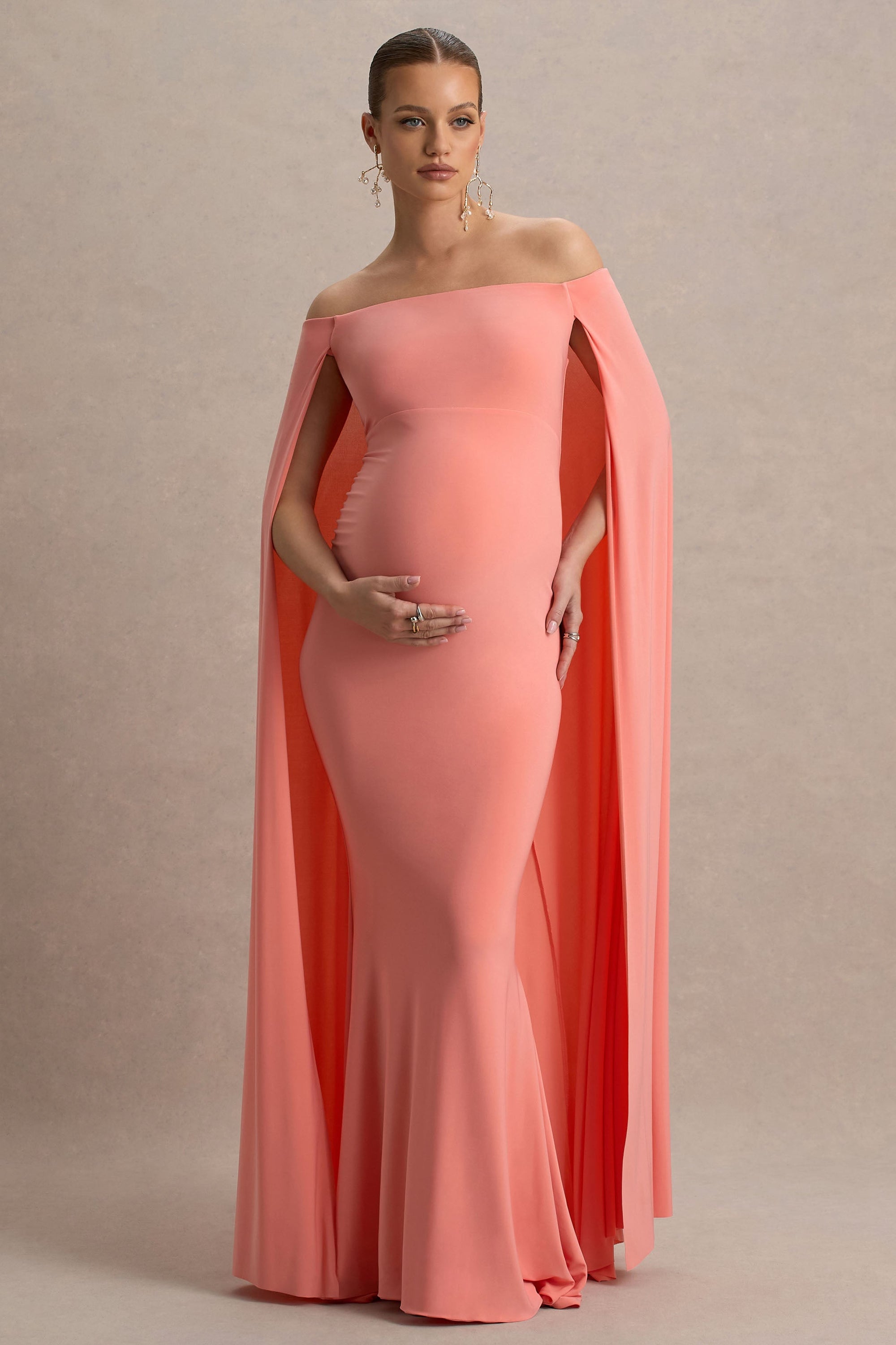 Radiance | Koralowa ciążowa sukienka maxi z dekoltem typu bardot i pelerynką