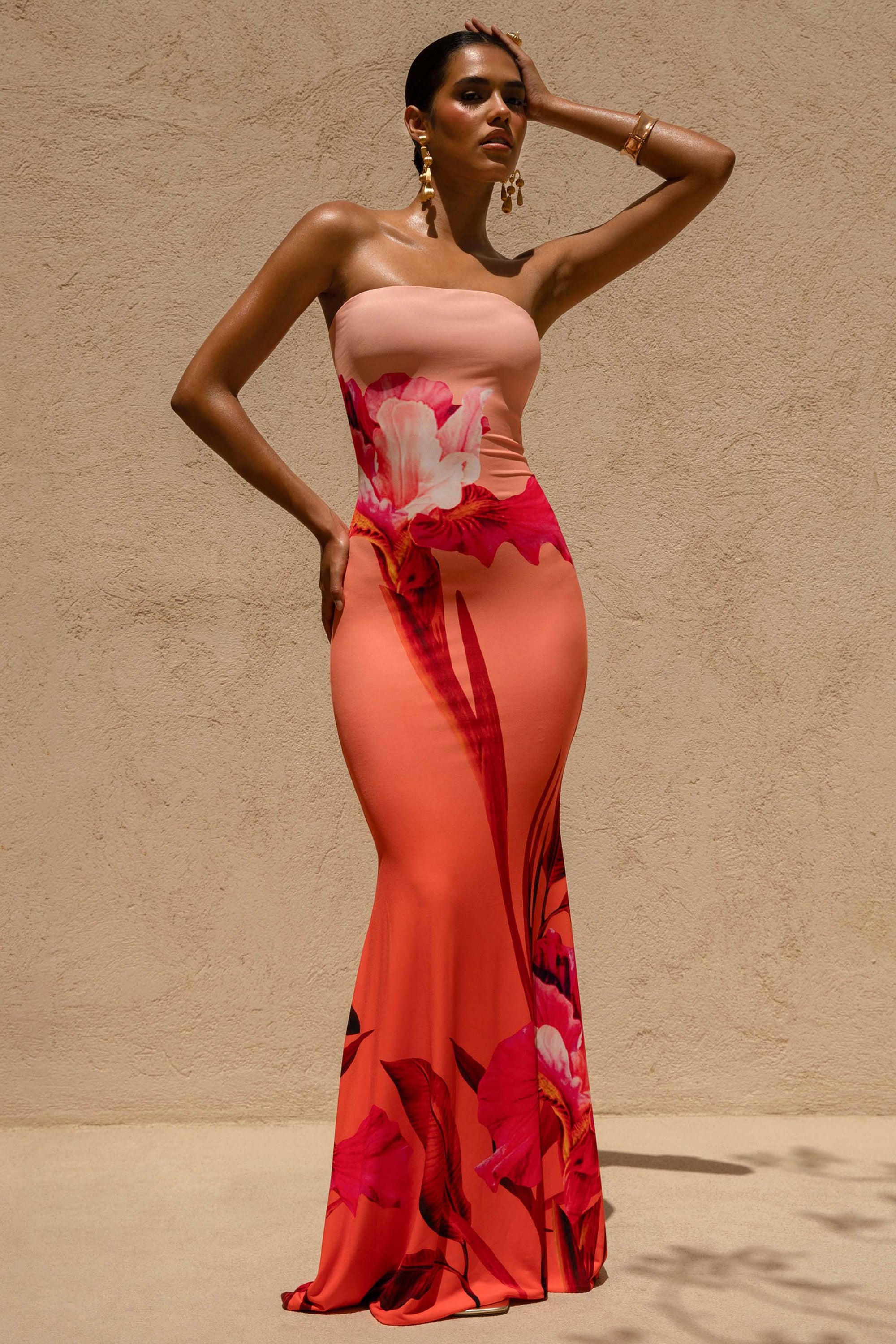 Ceremony | Różowa Ombre Sukienka Maxi w Kwiaty z Dekoltem Typu Bandeau