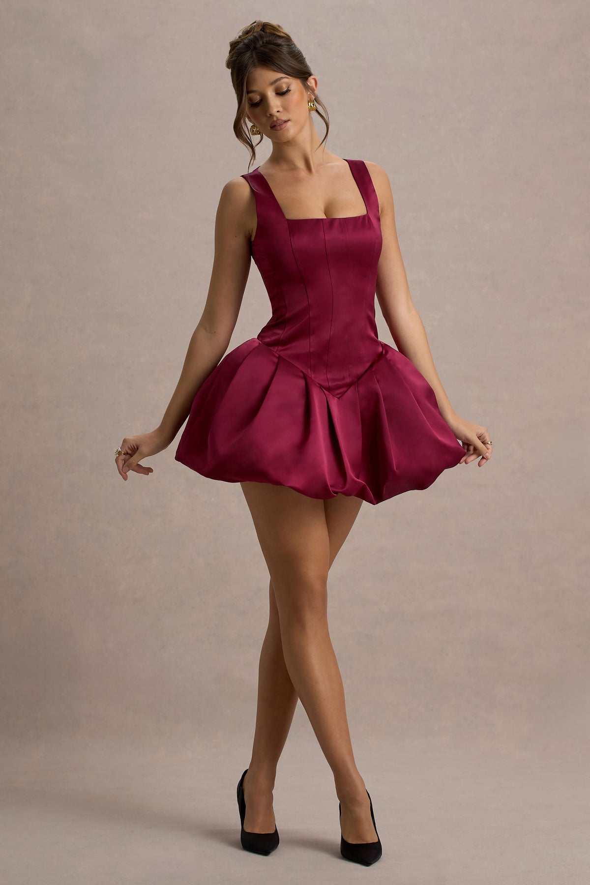 Bramble | Ciemnoczerwona Satynowa Bufiasta Sukienka Mini z Kwadratowym Dekoltem