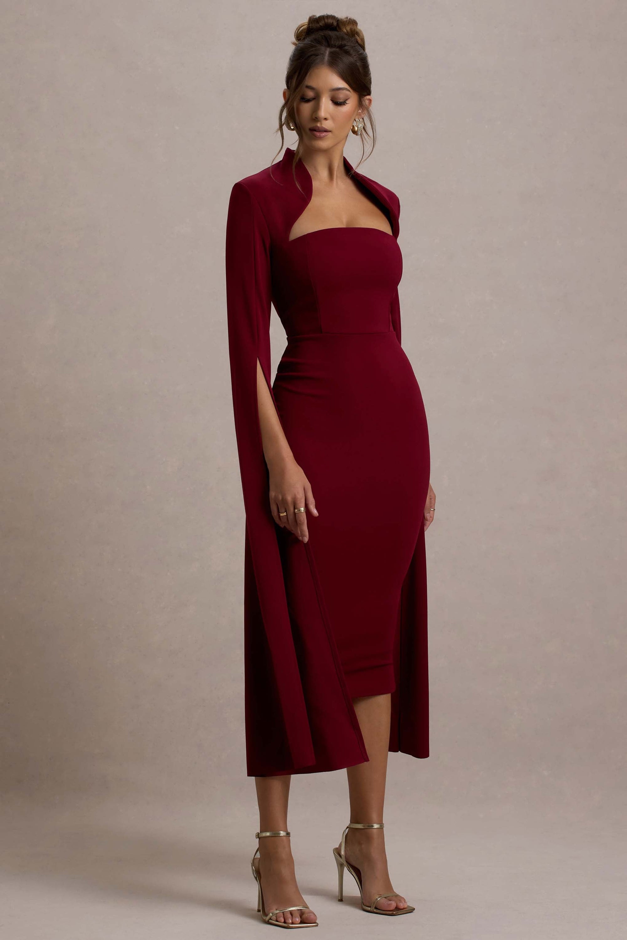 Linden | Bordowa sukienka midi typu bodycon z rękawami typu pelerynka