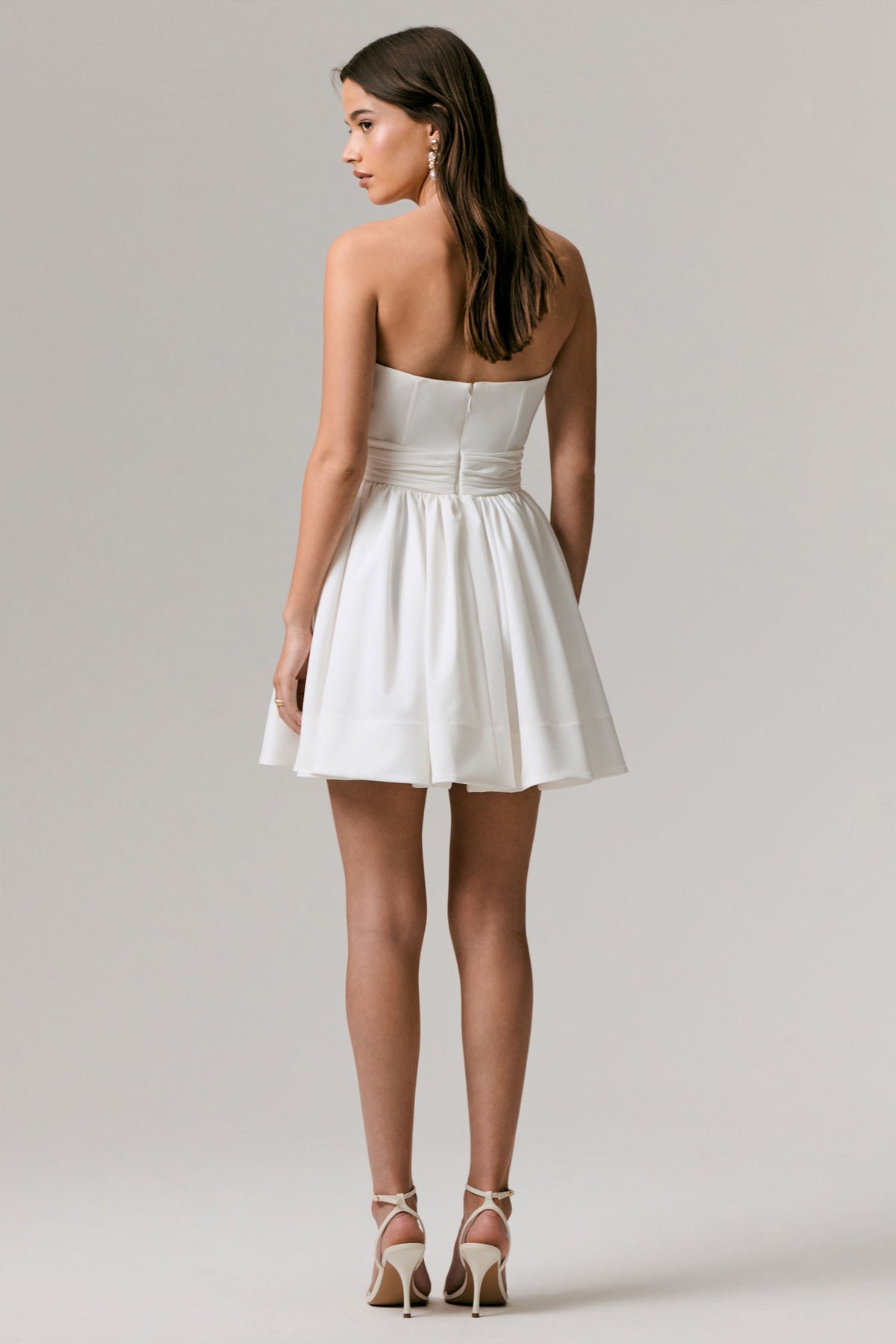 Distinguished | Biała Asymetryczna Sukienka Mini z Falbankami