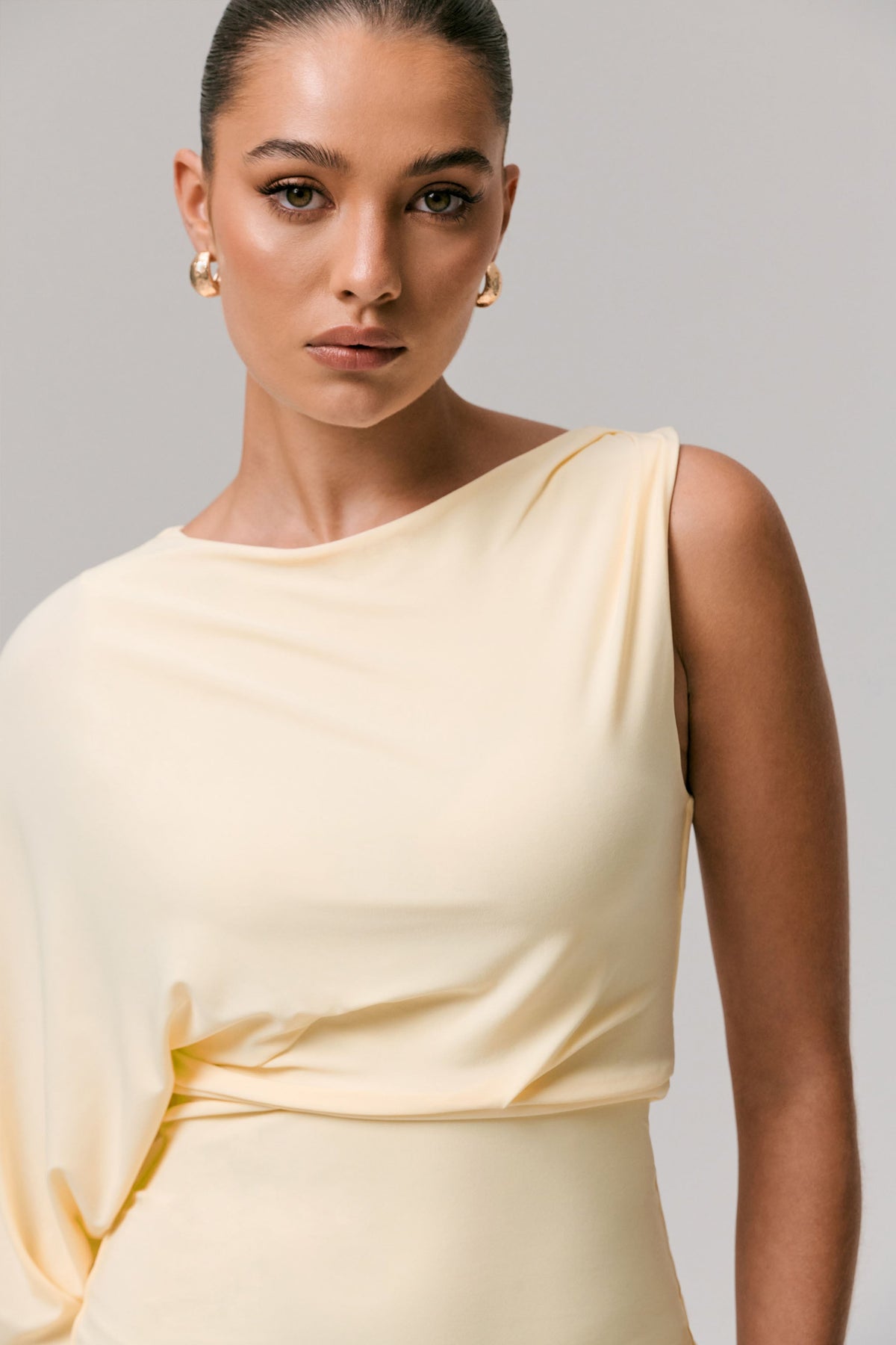 Delia | Żółta Sukienka Mini na Jedno Ramię