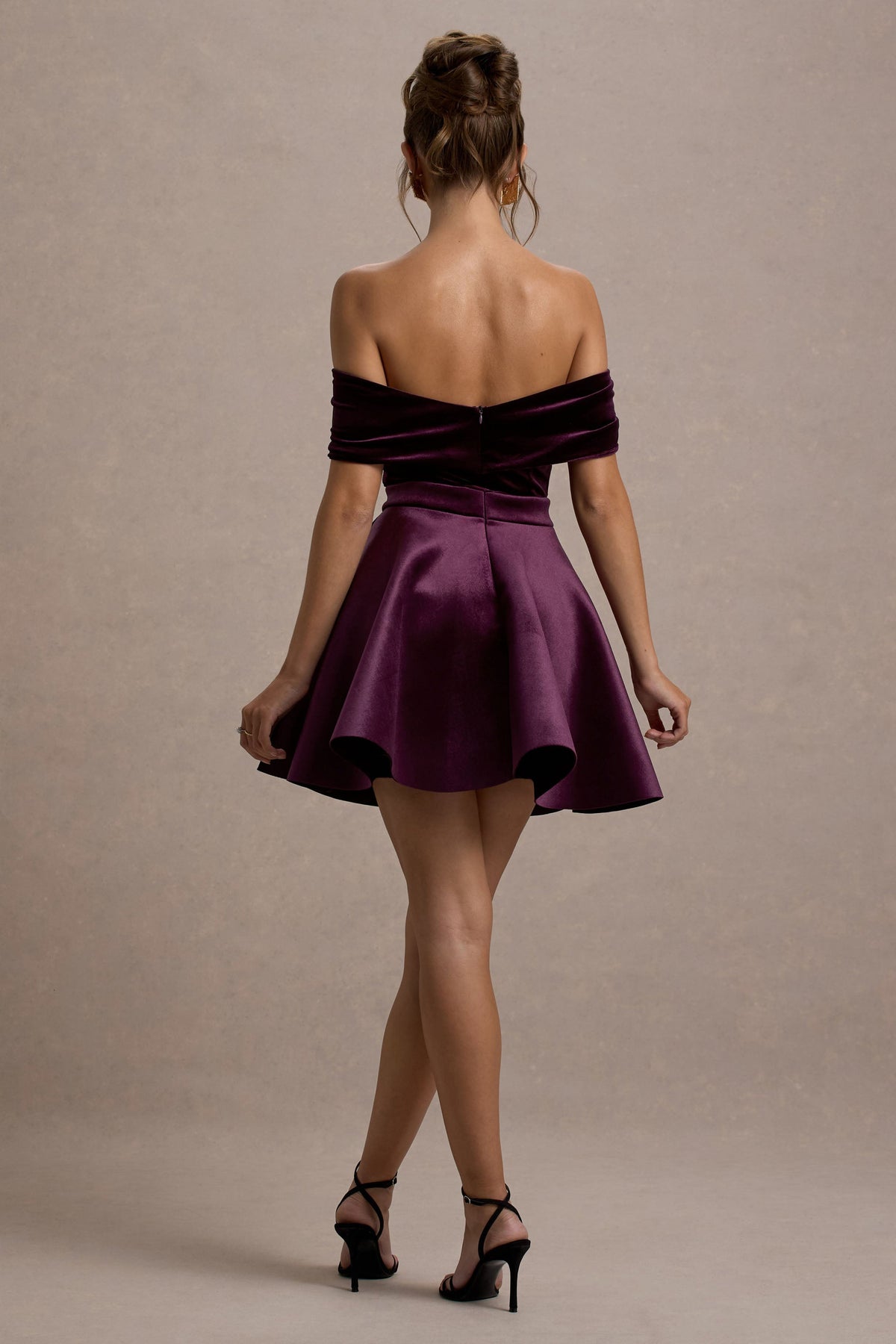 Dede | Fioletowa Welurowa Sukienka Mini z Dekoltem Typu Bardot i Detalem Kokardy