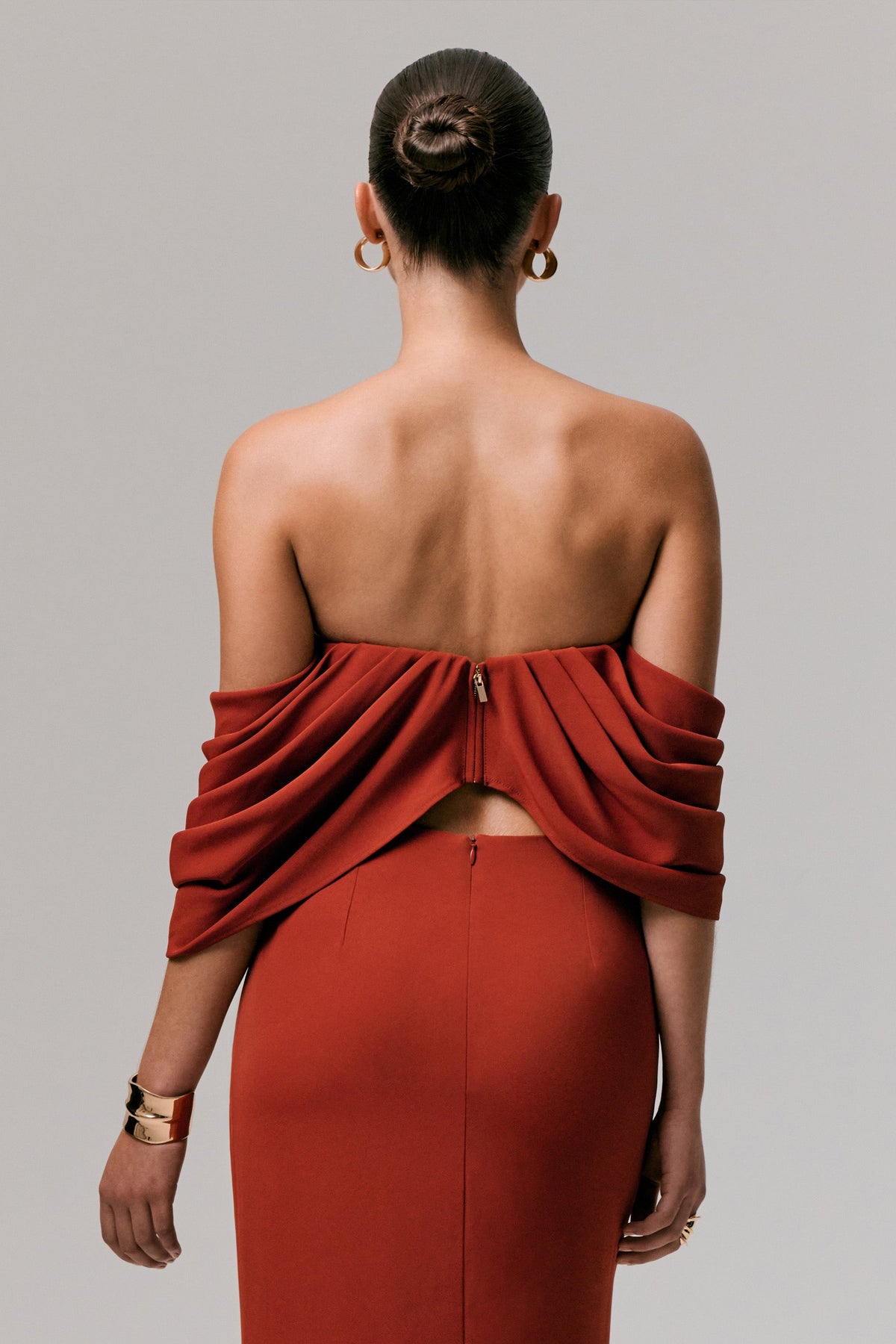 Talika | Crop top z dekoltem typu bardot w kolorze terakoty z drapowaymi rękawami
