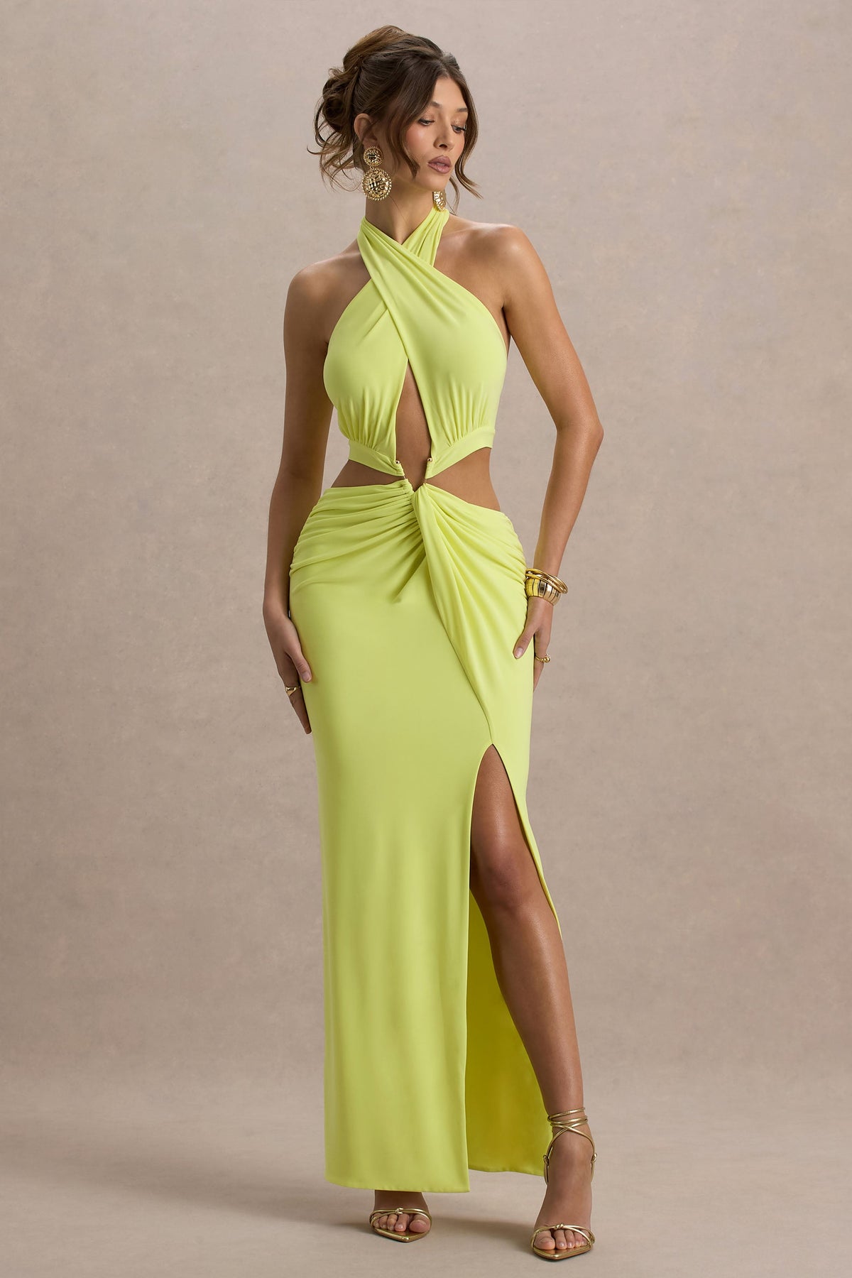 Aura | Zielona Sukienka Maxi z Dekoltem Typu Halter i Wycięciami