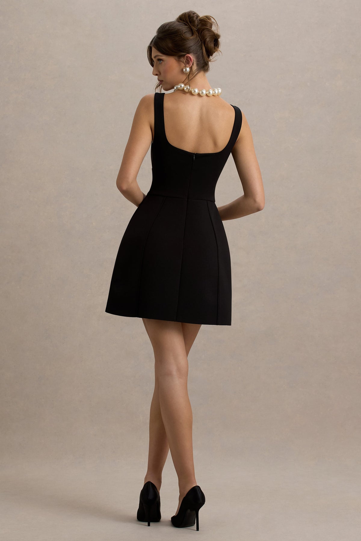 Corey | Czarna i Biała Sukienka Mini z Dekoltem Typu Sweetheart i Kokardami