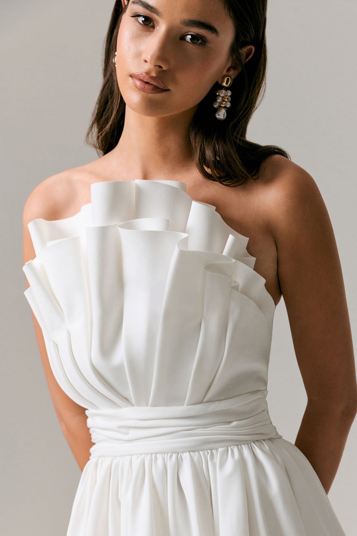 Distinguished | Biała Asymetryczna Sukienka Mini z Falbankami