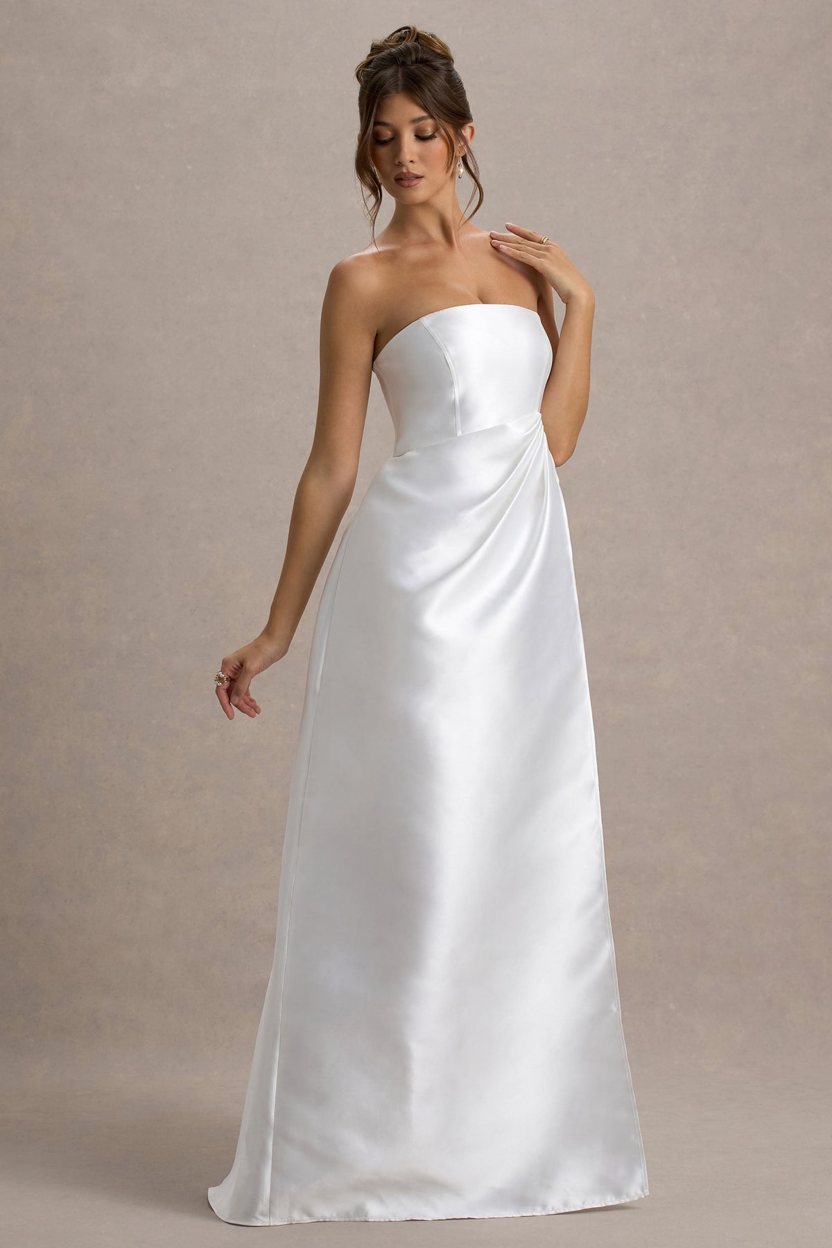 Universe | Biała sukienka maxi typu bandeau z rozcięciem i bufiastą spódnicą